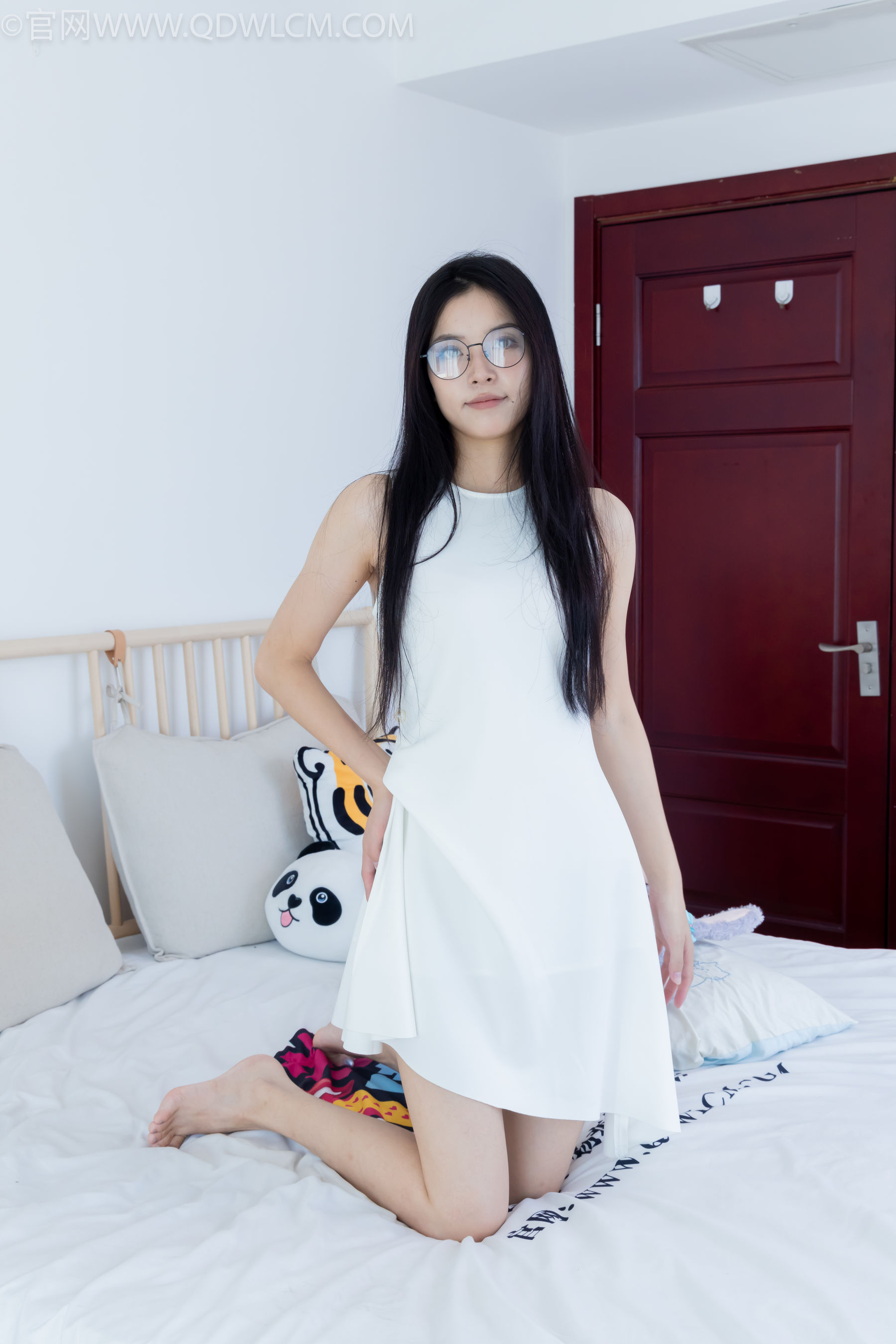 物恋传媒 No.2320 茯苓 - 凉鞋、薄肉丝、裸足、皮筋绑脚以及挠脚心剧情/(159P)