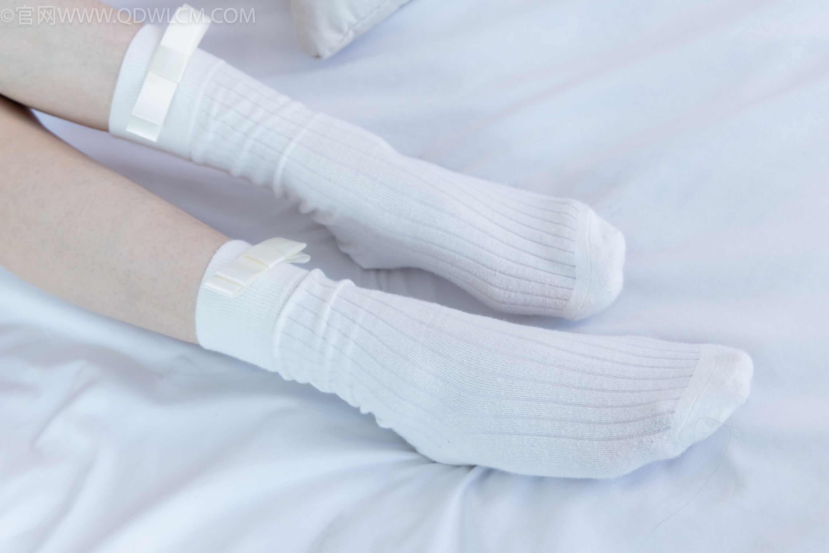 物恋传媒 No.2319 小左 - 帆布鞋、白棉袜、裸足/(155P)