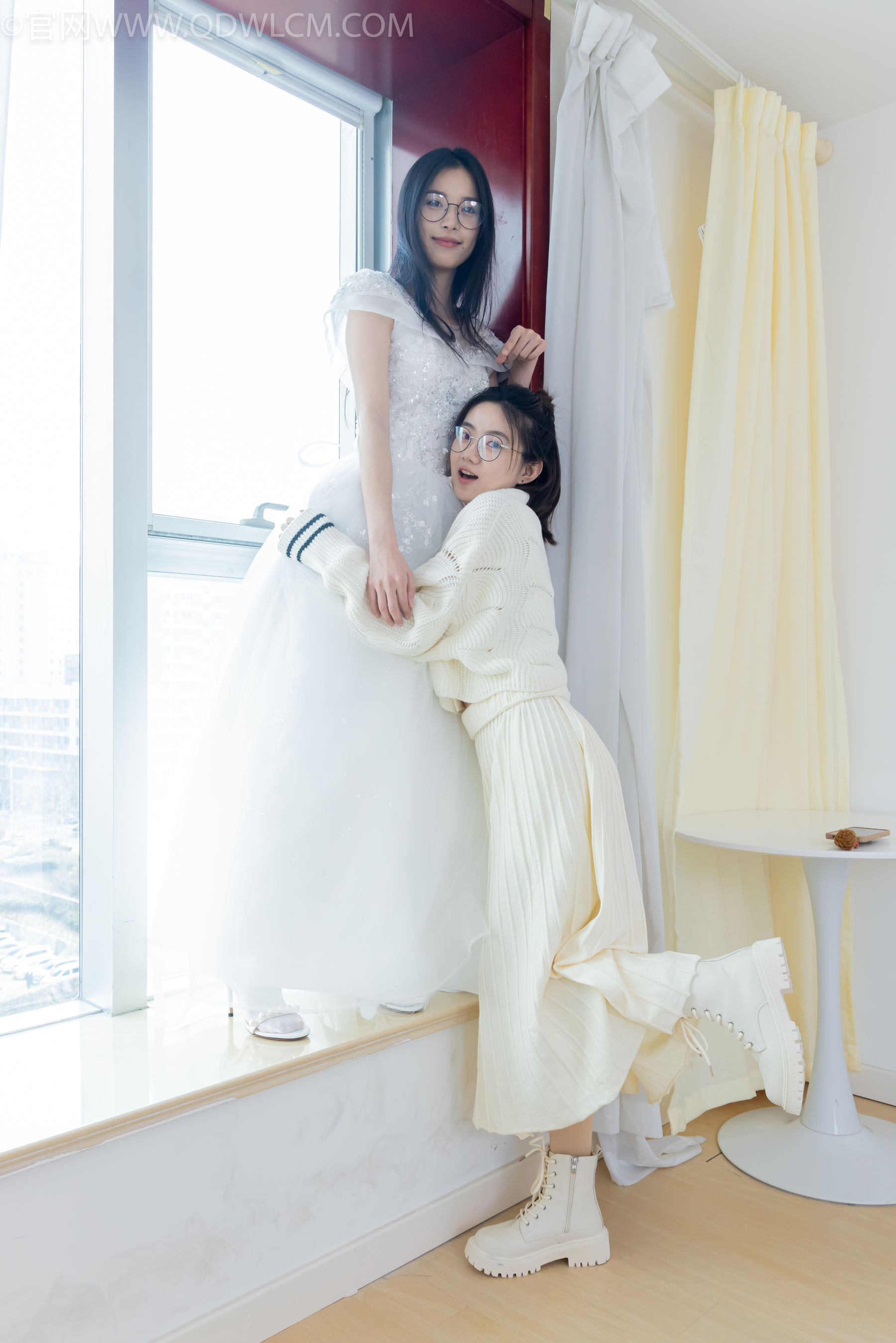 物恋传媒 No.2308 茯苓&欢欢 - 高跟鞋、马丁靴、厚白丝、厚肉丝、瑜伽动作、婚纱/(154P)