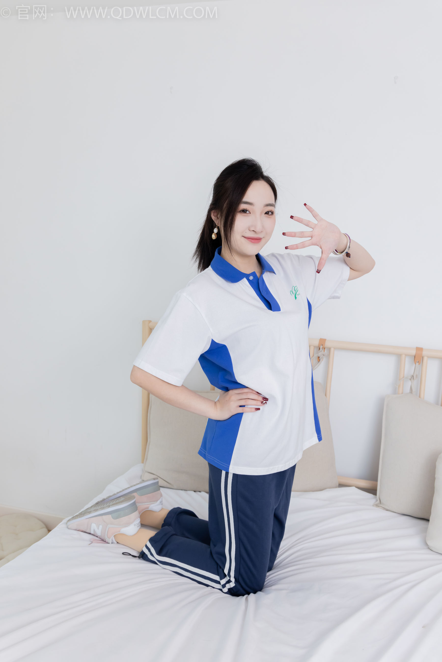 物恋传媒 No.2314 恬恬 - 运动鞋、厚肉丝、校服裤里丝/(160P)