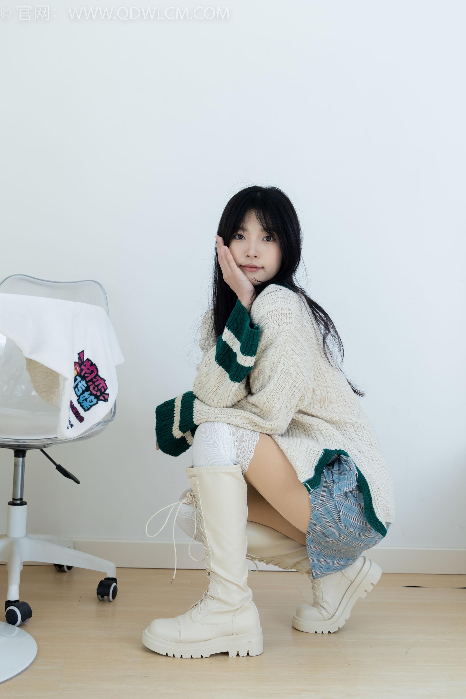 物恋传媒 No.2312 茯苓 - 长靴、过膝白棉袜、厚肉丝/(160P)