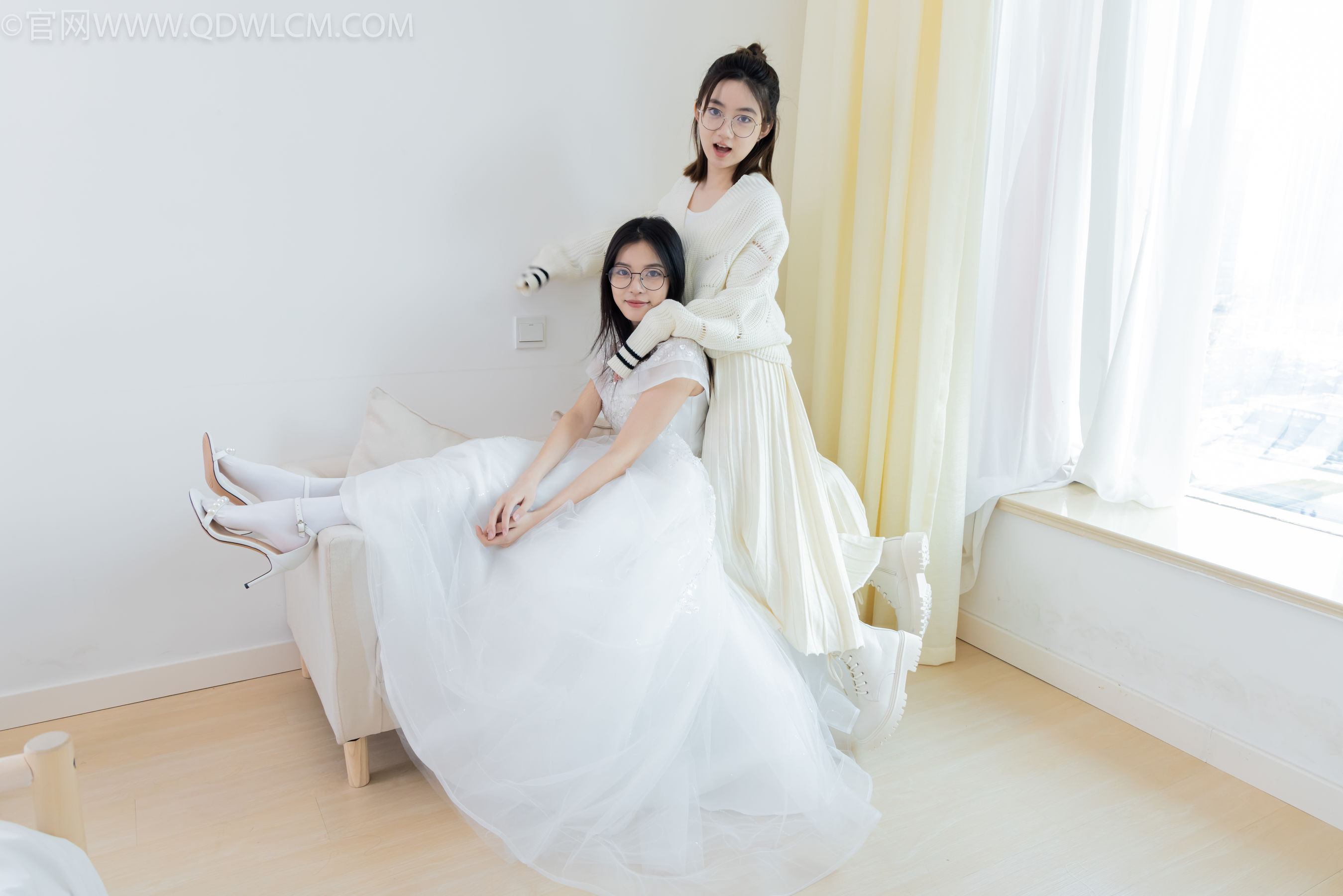 物恋传媒 No.2308 茯苓&欢欢 - 高跟鞋、马丁靴、厚白丝、厚肉丝、瑜伽动作、婚纱/(154P)