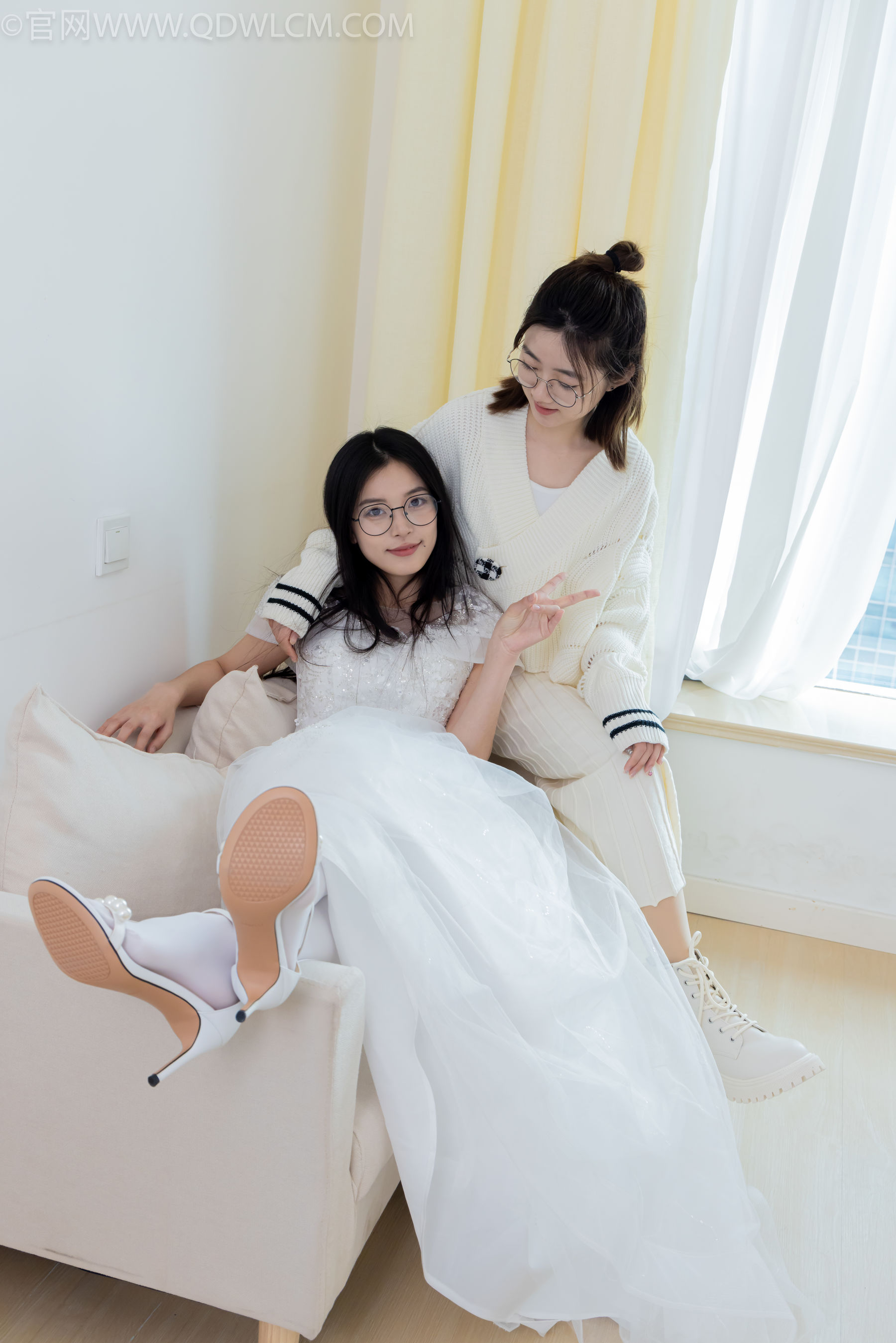 物恋传媒 No.2308 茯苓&欢欢 - 高跟鞋、马丁靴、厚白丝、厚肉丝、瑜伽动作、婚纱/(154P)