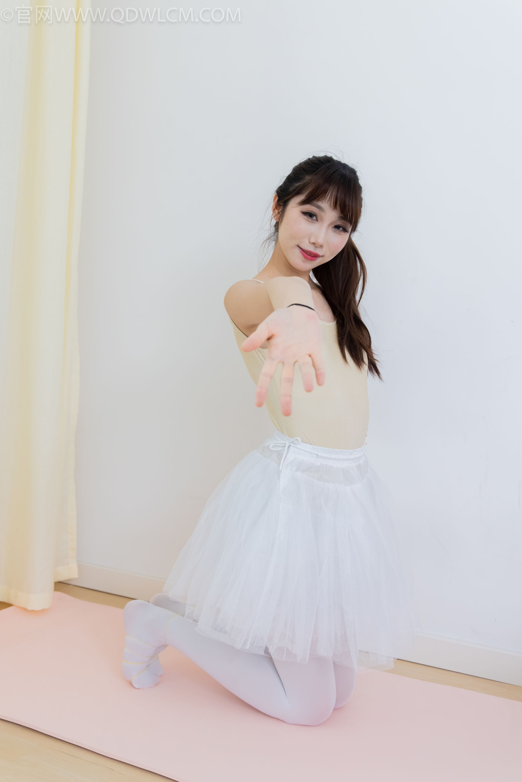 物恋传媒 No.2307 泡泡 - 芭蕾鞋、厚白丝、芭蕾动作、皮筋绑脚剧情/(166P)