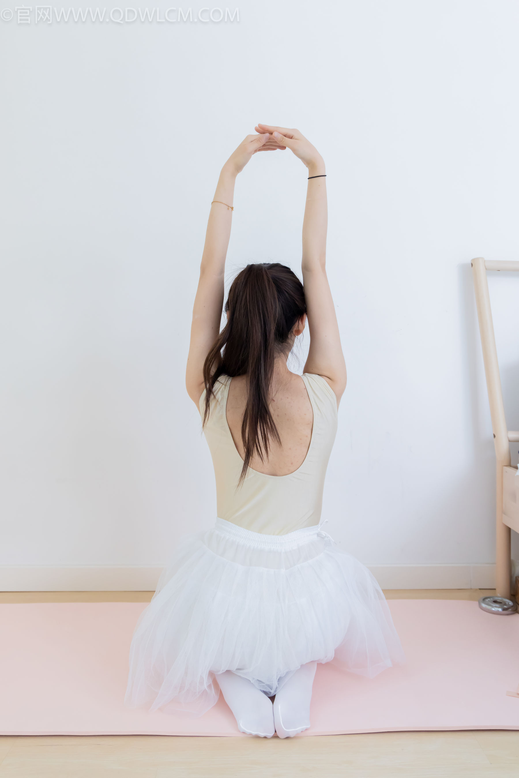 物恋传媒 No.2307 泡泡 - 芭蕾鞋、厚白丝、芭蕾动作、皮筋绑脚剧情/(166P)