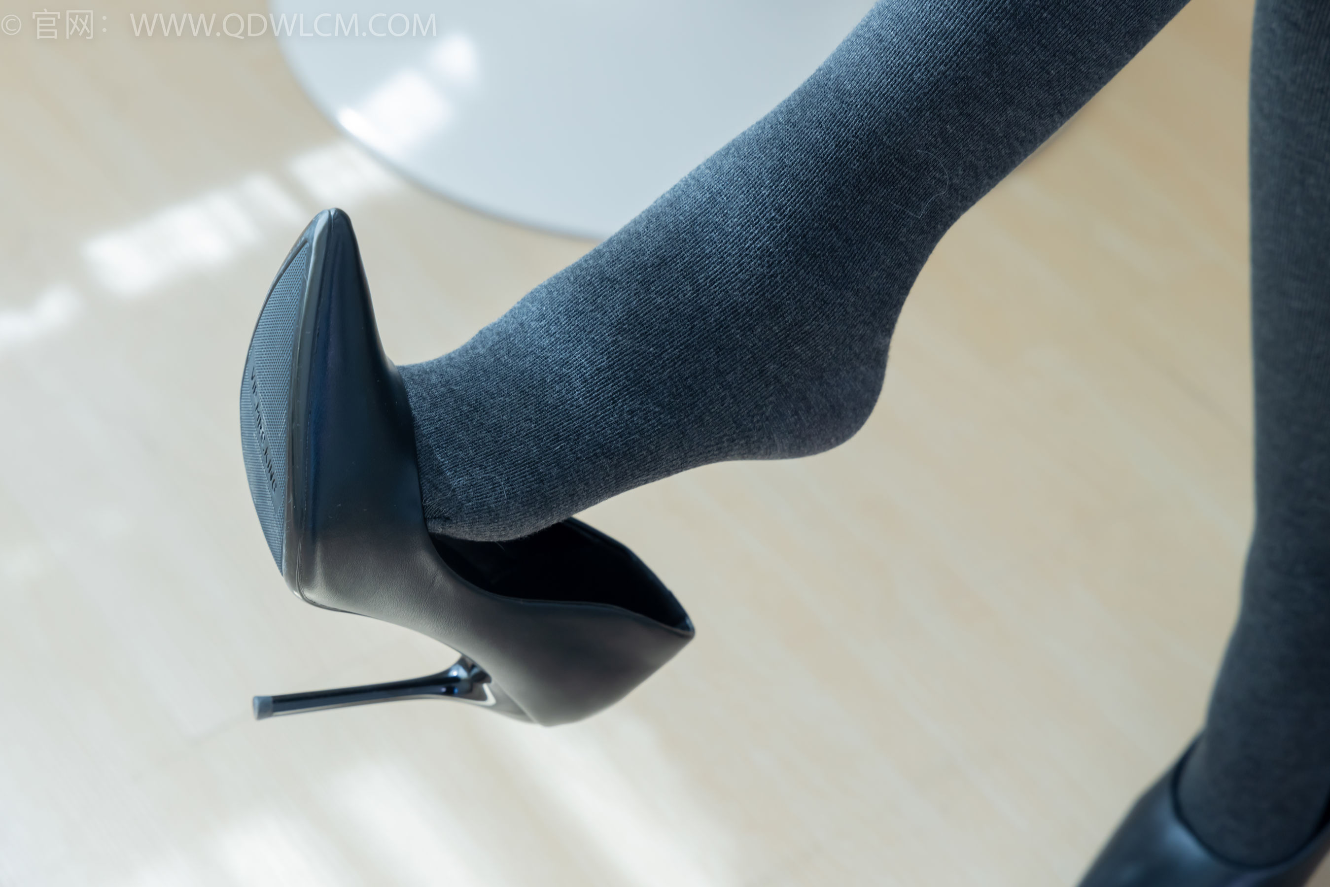 物恋传媒 No.2313 岚岚 - 高跟鞋、厚灰丝/(180P)