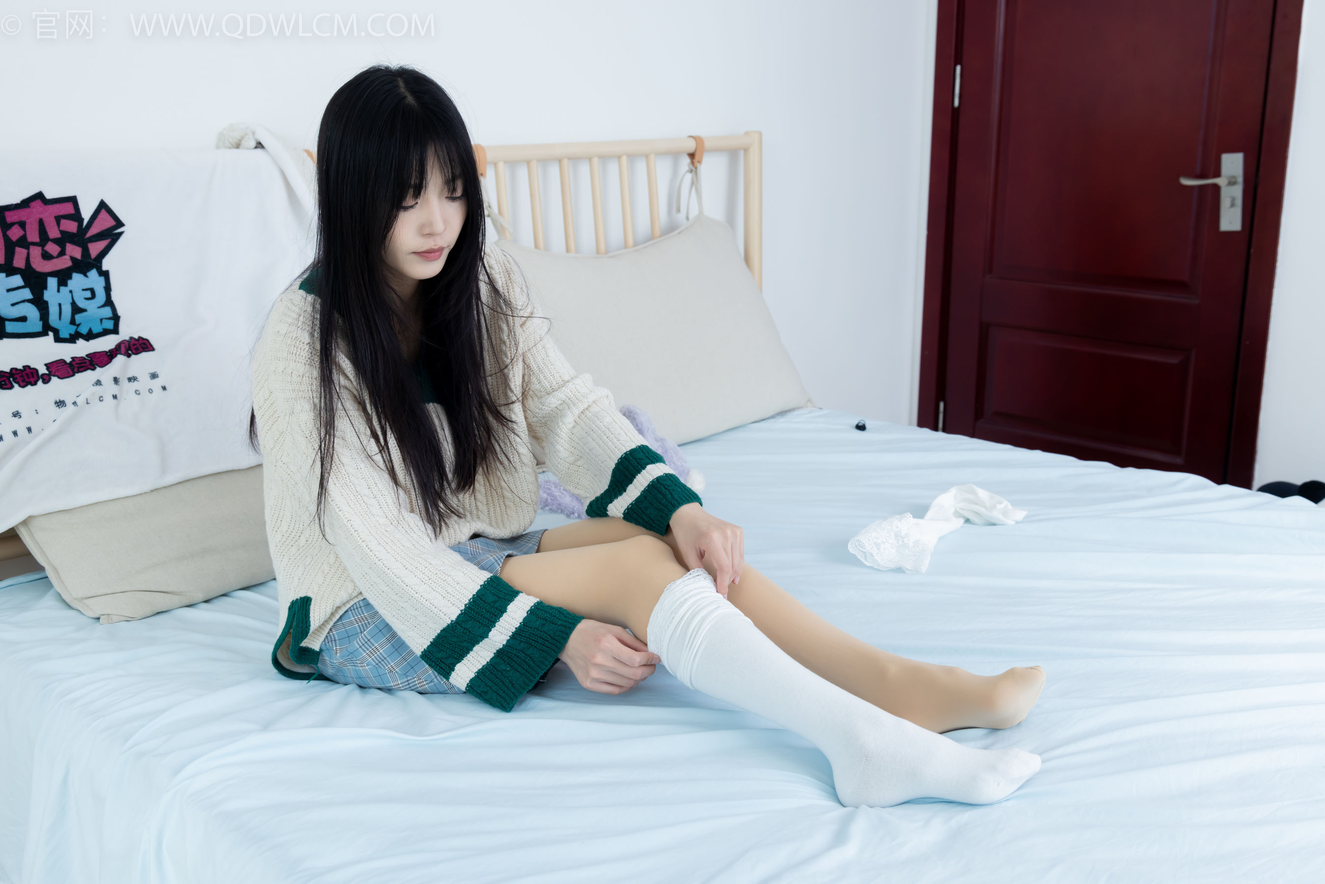 物恋传媒 No.2312 茯苓 - 长靴、过膝白棉袜、厚肉丝/(160P)