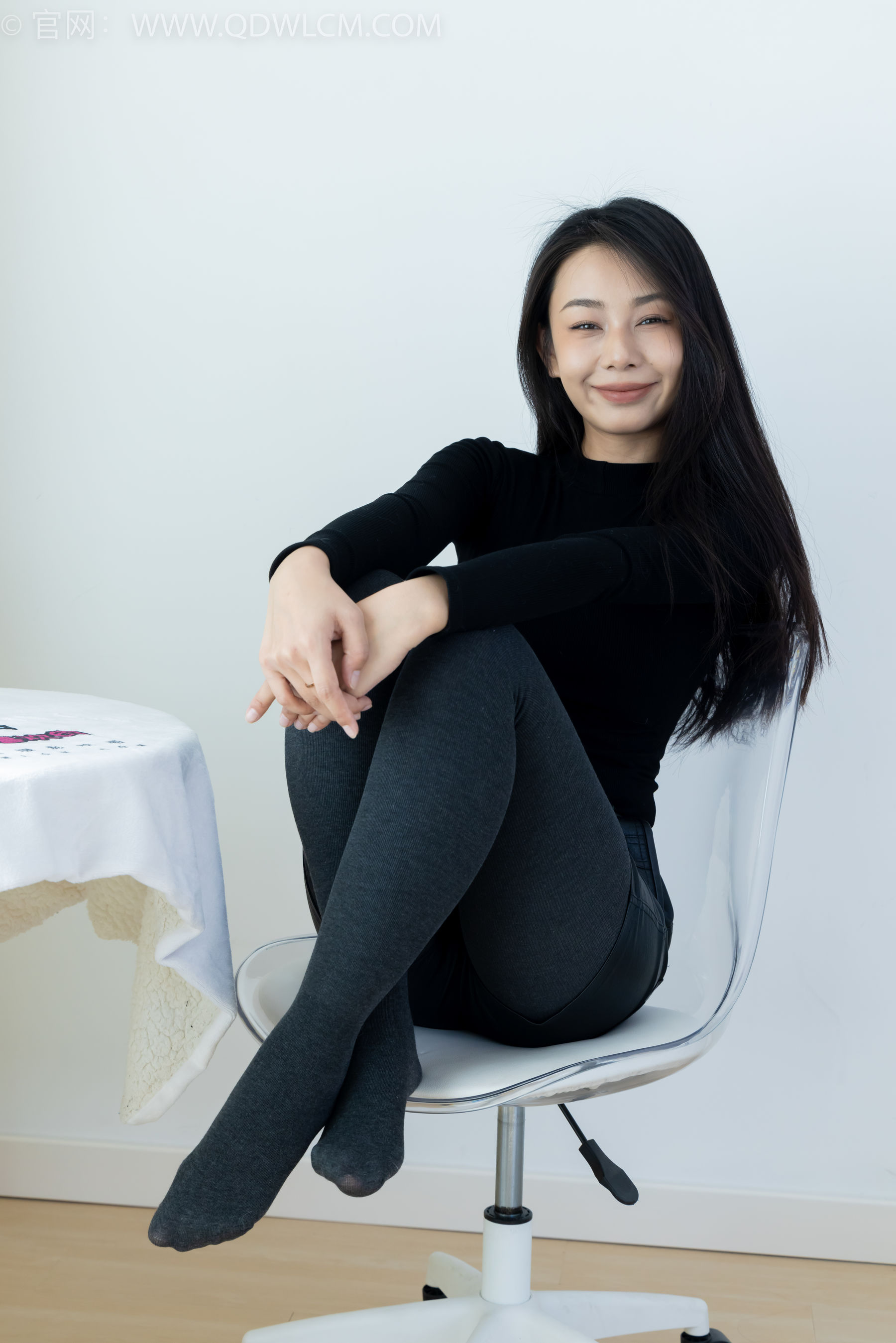 物恋传媒 No.2313 岚岚 - 高跟鞋、厚灰丝/(180P)