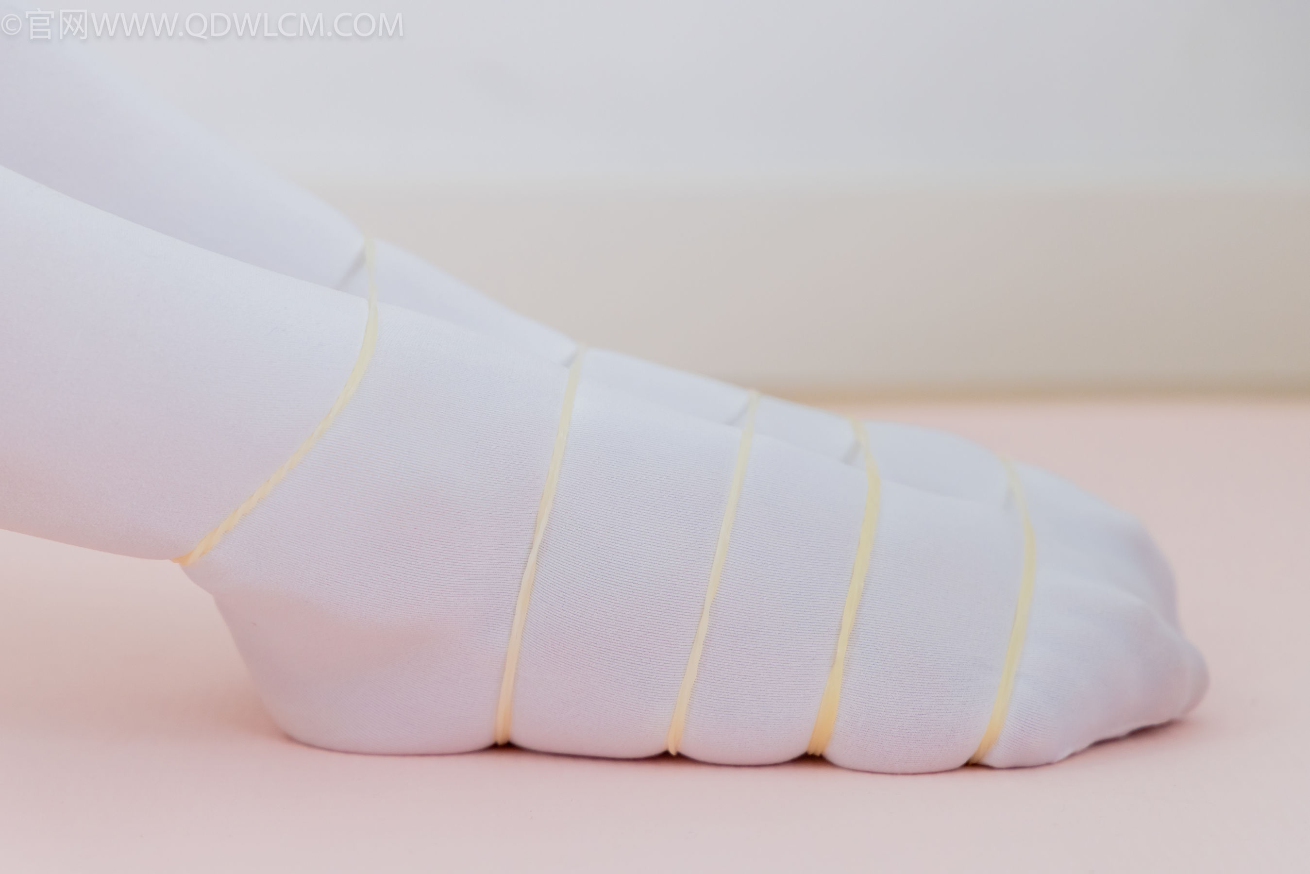 物恋传媒 No.2307 泡泡 - 芭蕾鞋、厚白丝、芭蕾动作、皮筋绑脚剧情/(166P)