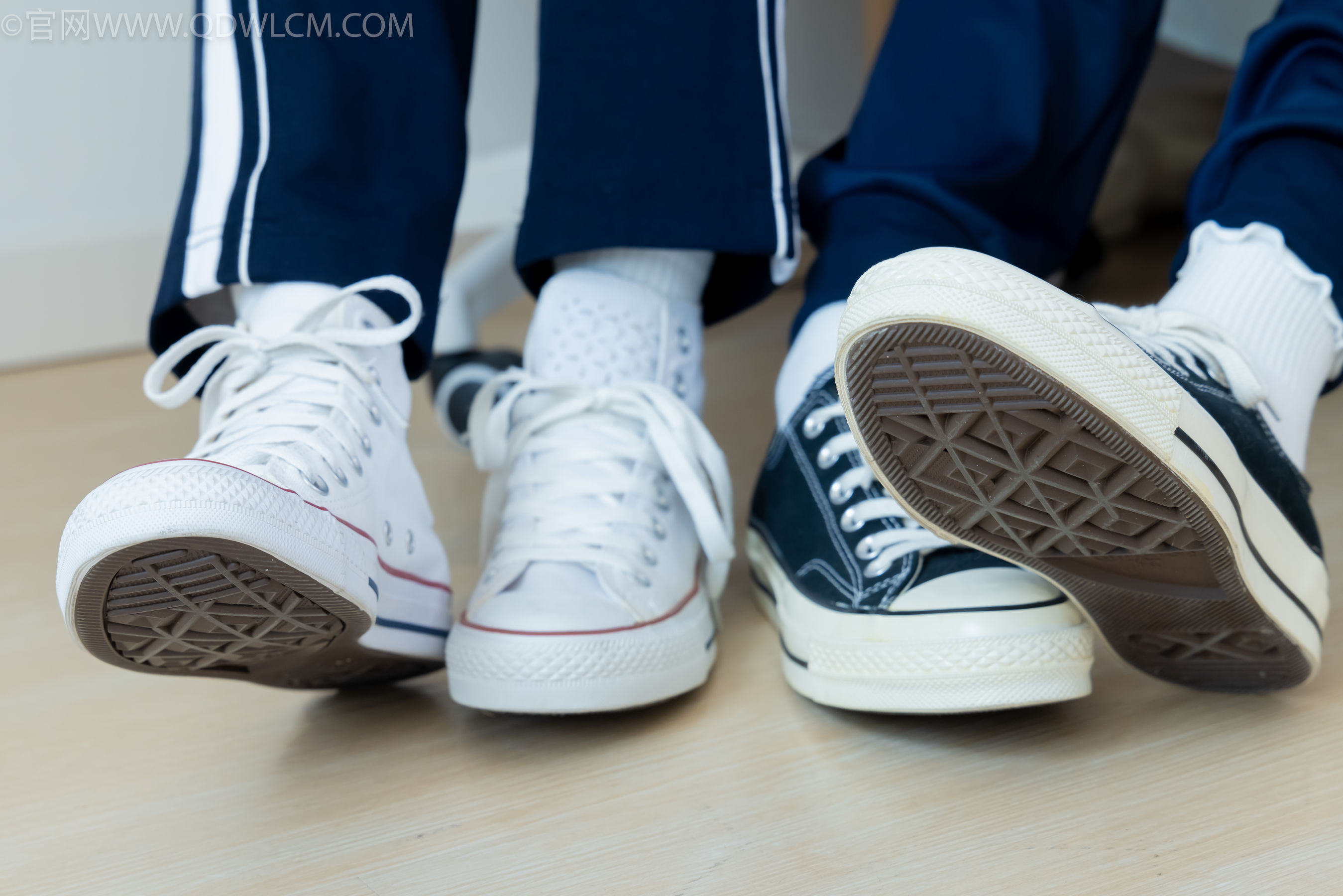 物恋传媒 No.2322 闪闪&青柠 - 帆布鞋、白棉袜、青柠薄肉丝、闪闪薄白丝/(168P)