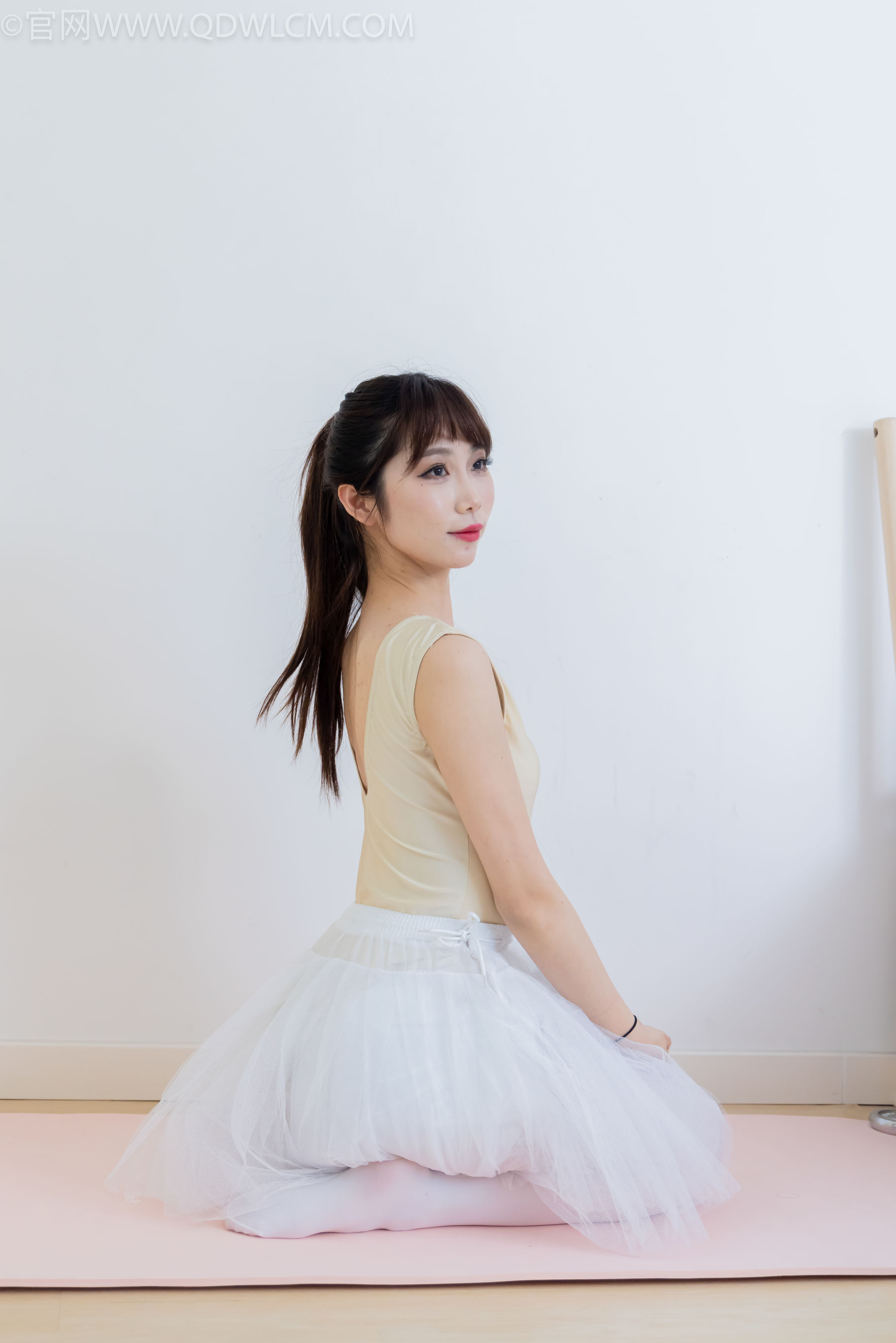 物恋传媒 No.2307 泡泡 - 芭蕾鞋、厚白丝、芭蕾动作、皮筋绑脚剧情/(166P)