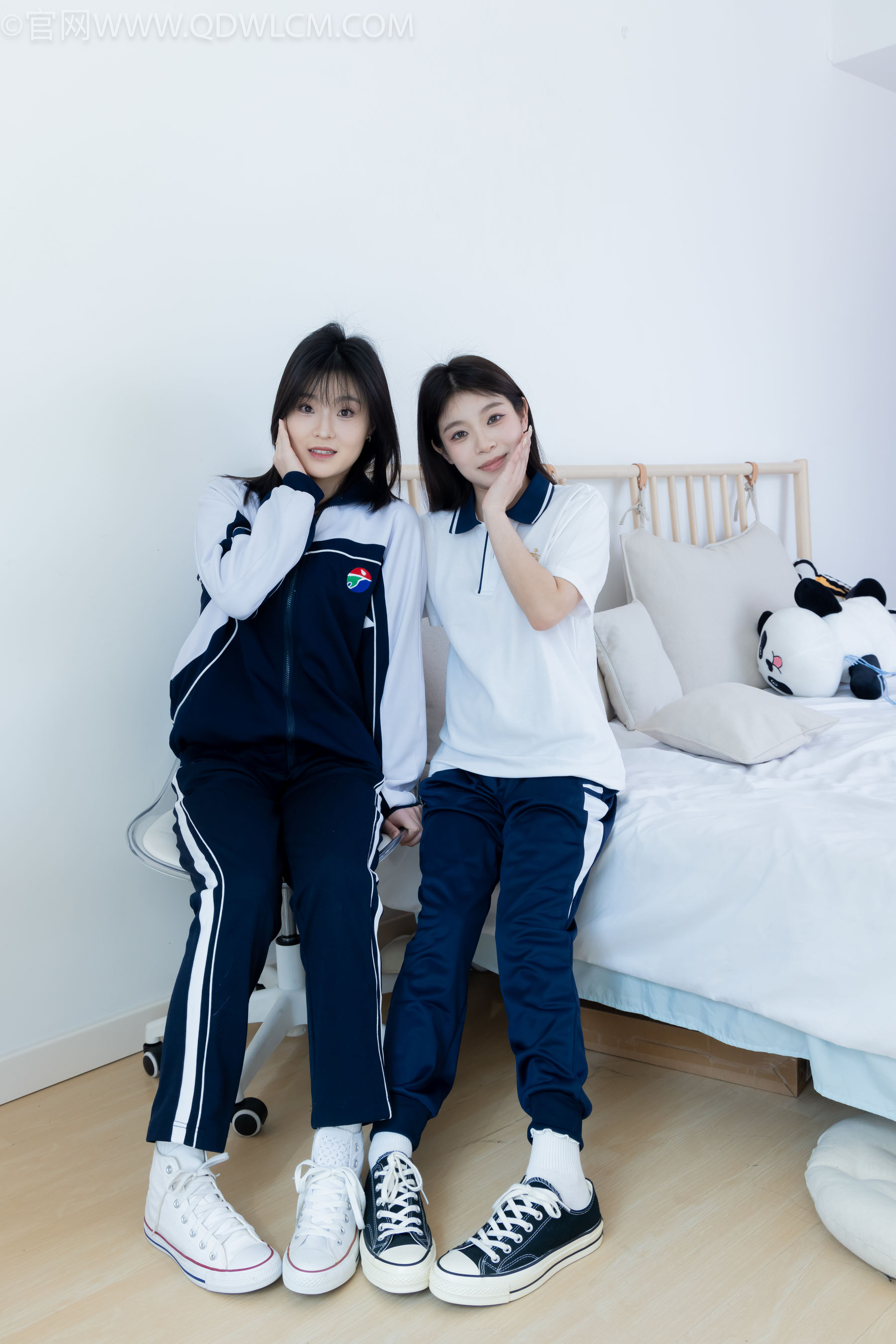 物恋传媒 No.2322 闪闪&青柠 - 帆布鞋、白棉袜、青柠薄肉丝、闪闪薄白丝/(168P)