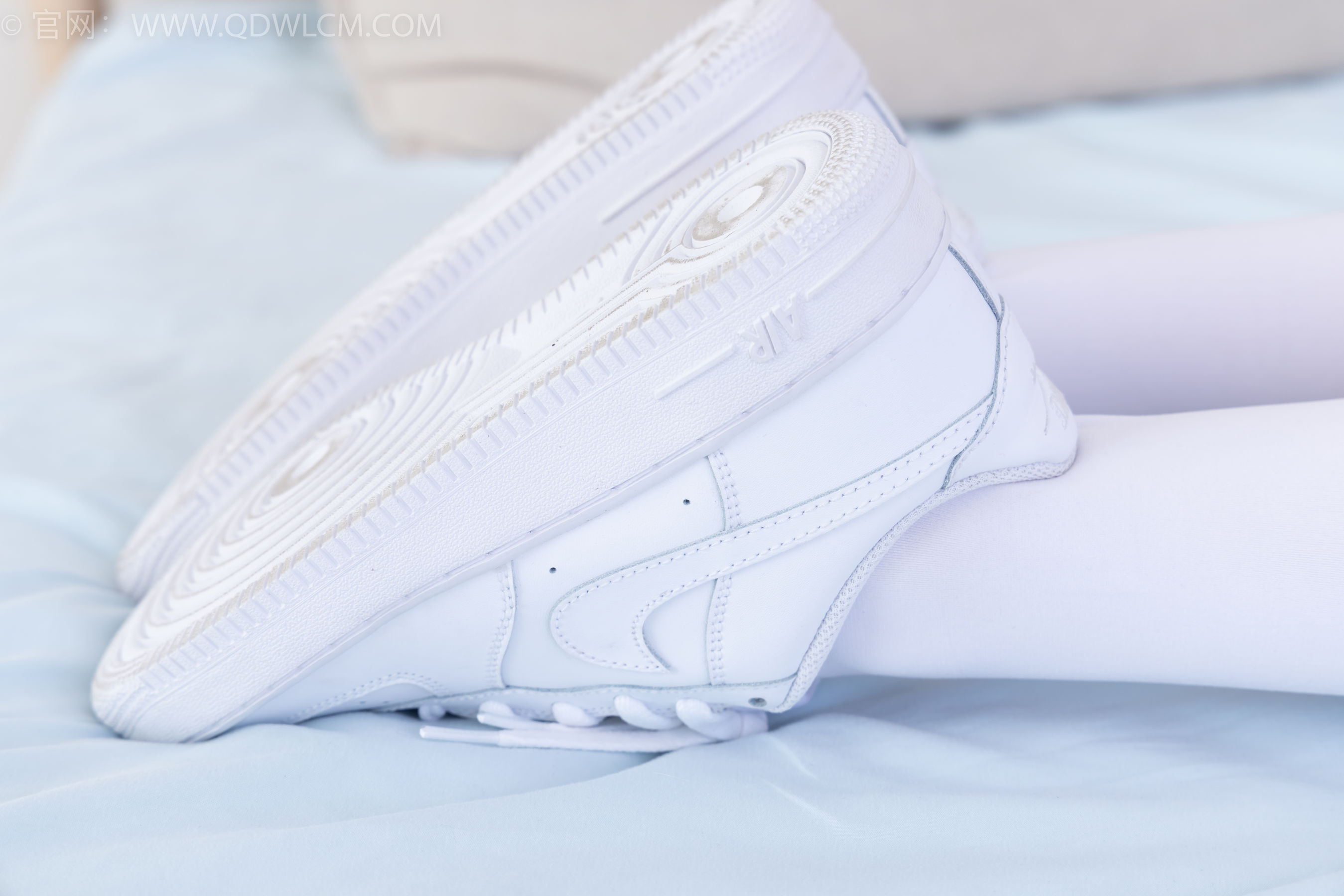 物恋传媒 No.2317 闪闪 - 板鞋、厚白丝、jk制服/(160P)