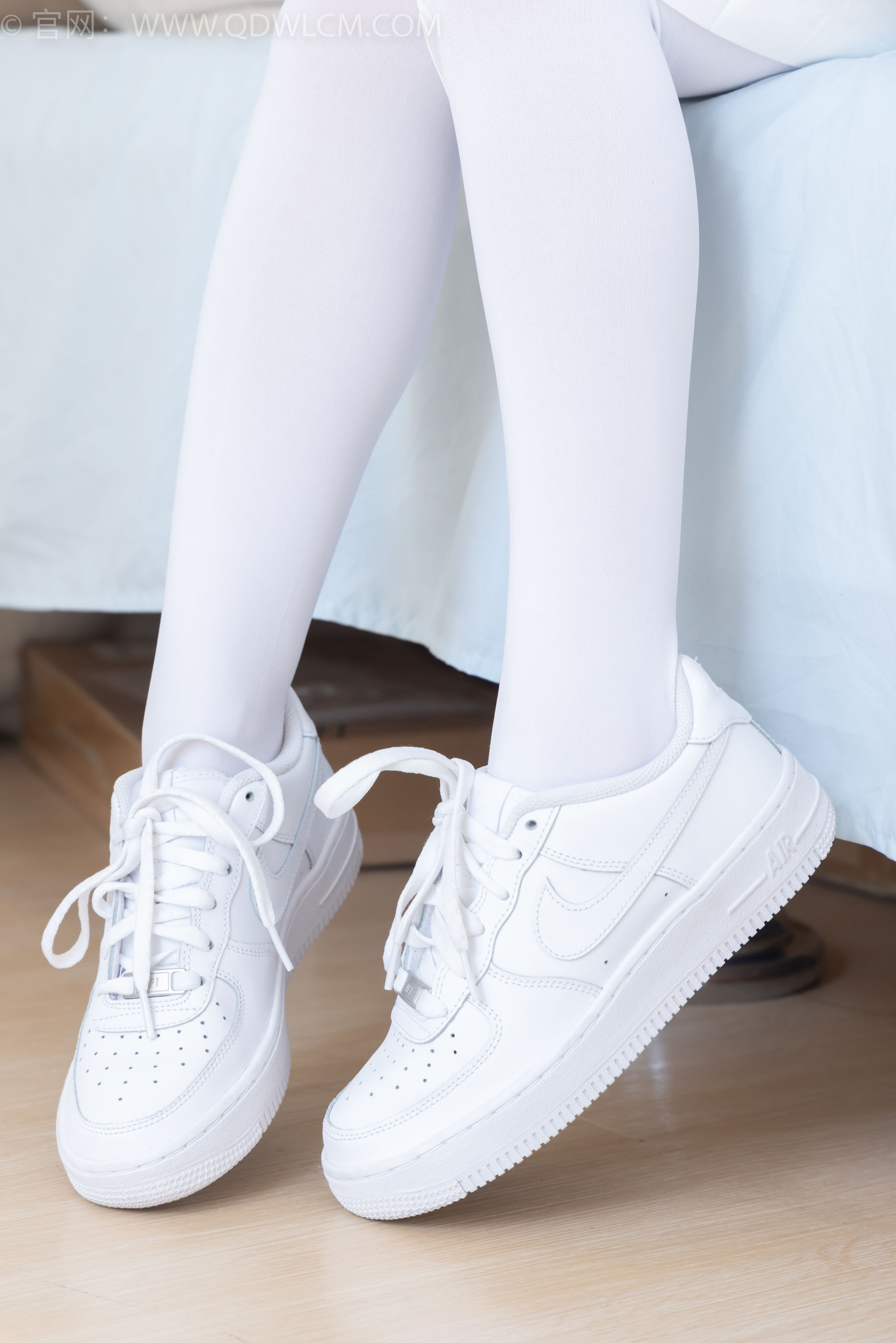 物恋传媒 No.2317 闪闪 - 板鞋、厚白丝、jk制服/(160P)