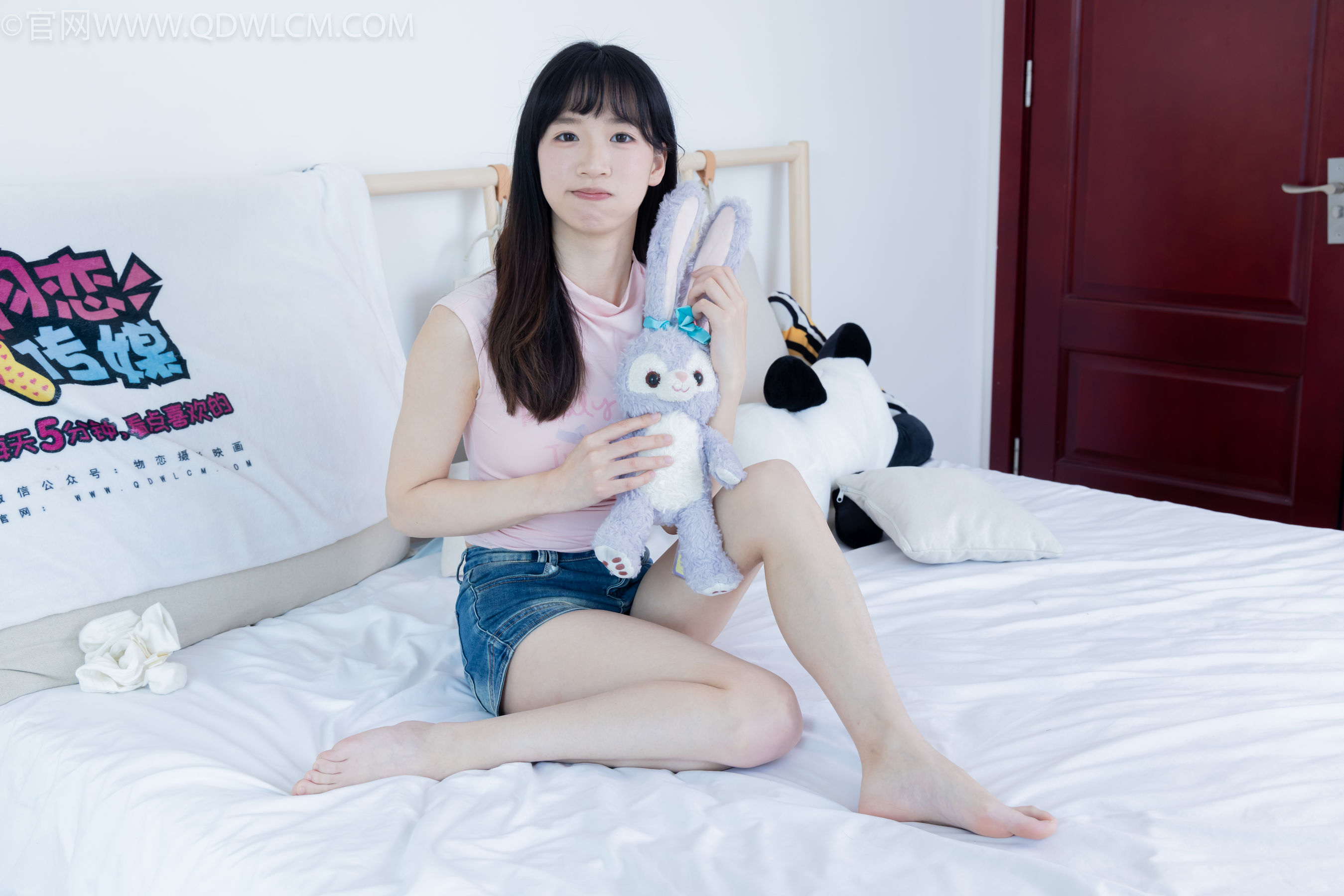 物恋传媒 No.2319 小左 - 帆布鞋、白棉袜、裸足/(155P)