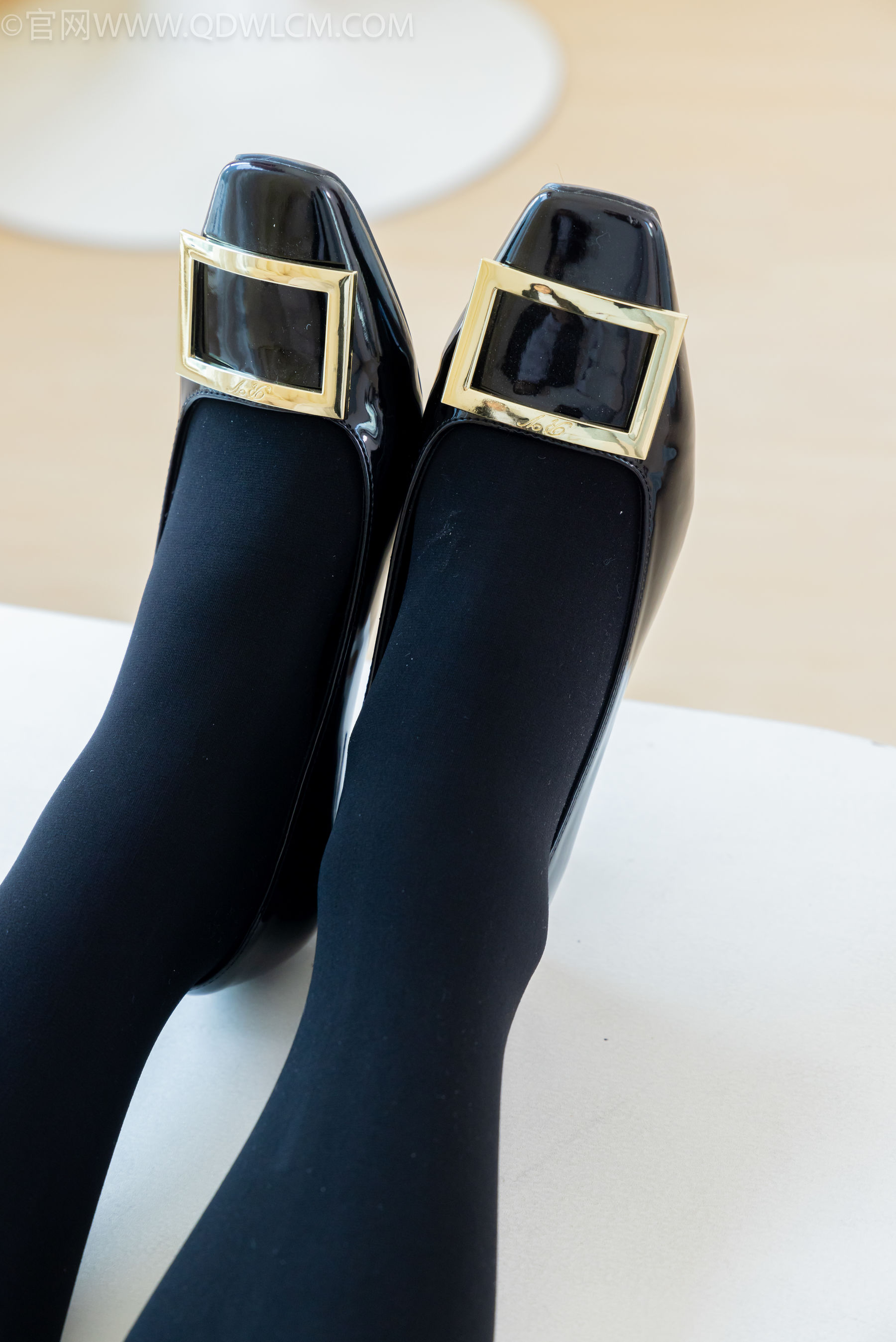 物恋传媒 No.2318 菜菜 - OL制服、高跟鞋、三双厚黑丝叠穿、袜腰展示/(177P)