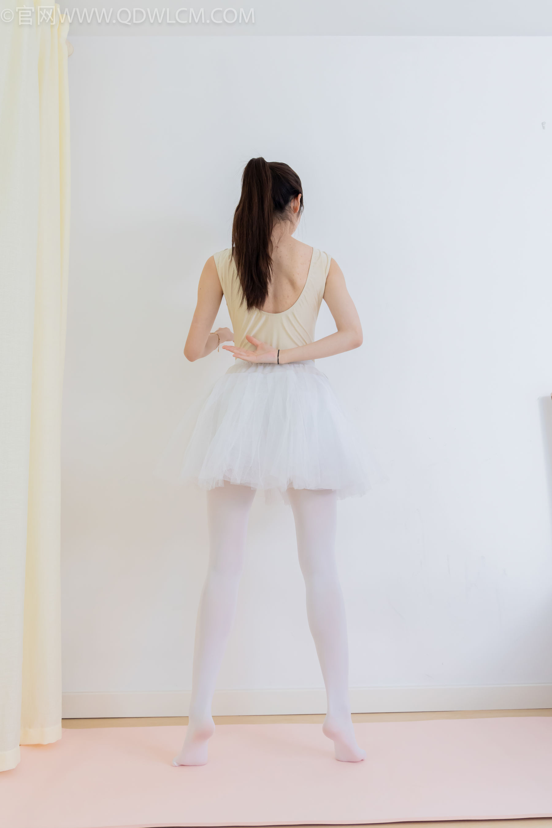 物恋传媒 No.2307 泡泡 - 芭蕾鞋、厚白丝、芭蕾动作、皮筋绑脚剧情/(166P)