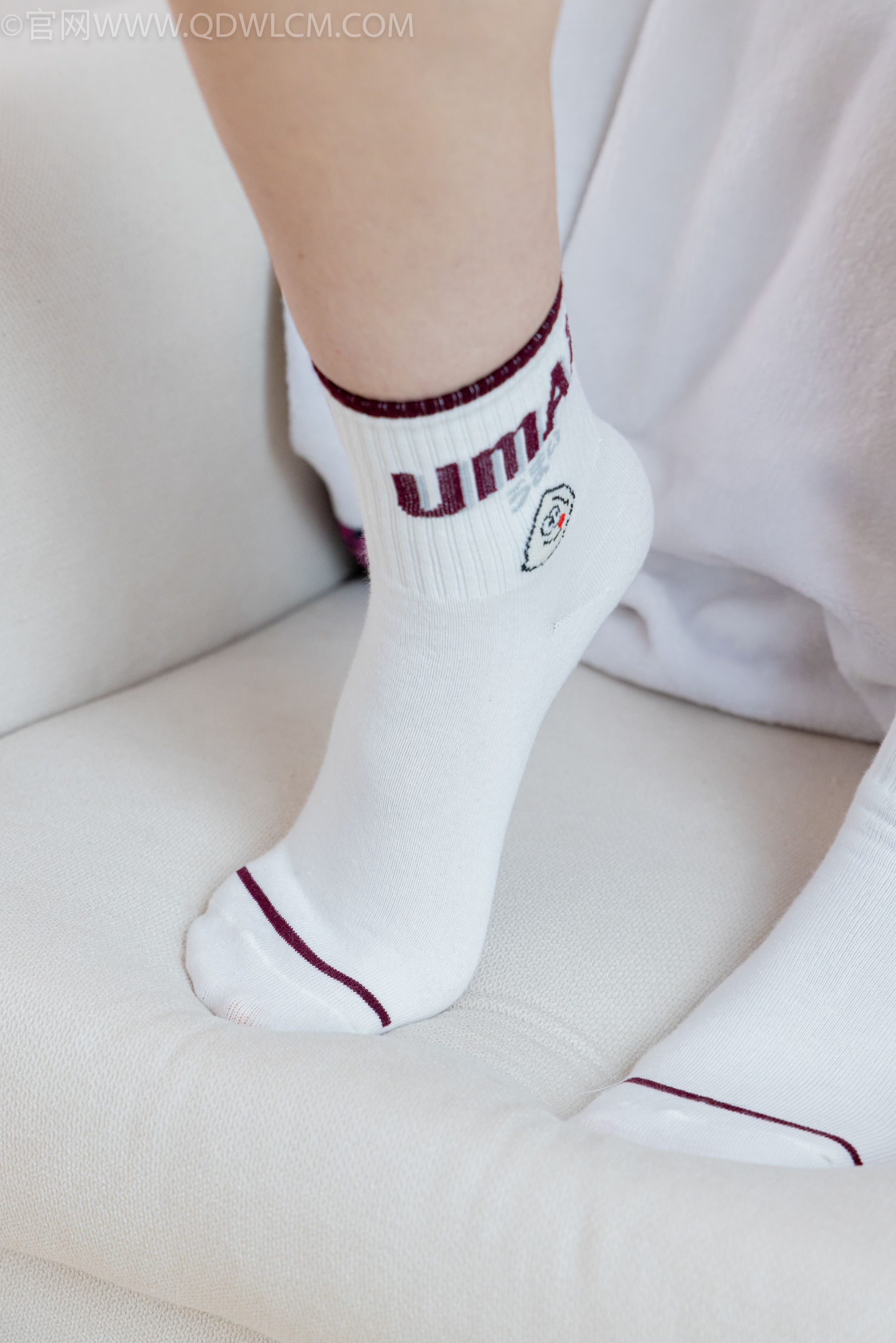 物恋传媒 No.2309 婷婷 - 高跟长靴、白棉袜、裸足/(173P)