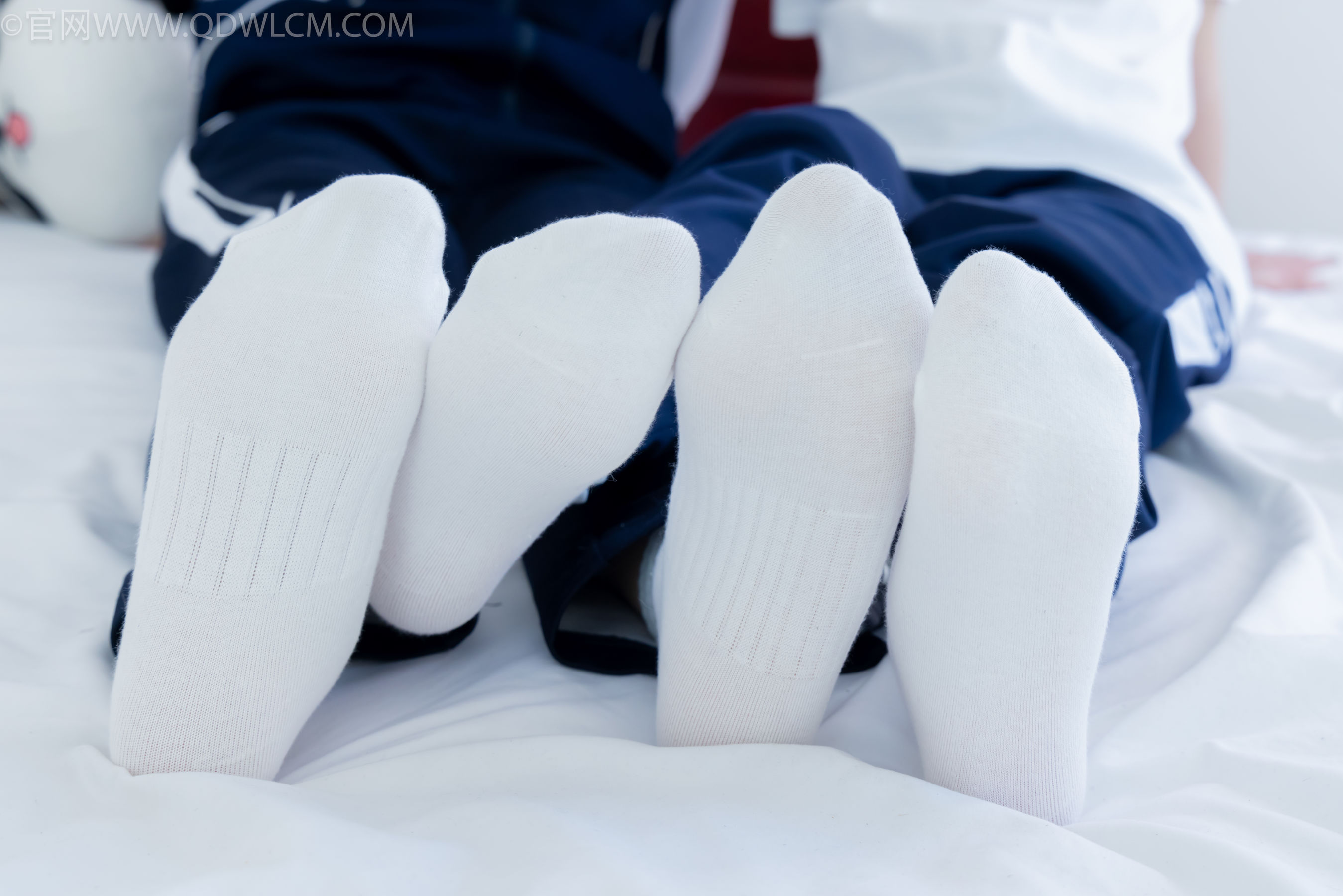 物恋传媒 No.2322 闪闪&青柠 - 帆布鞋、白棉袜、青柠薄肉丝、闪闪薄白丝/(168P)