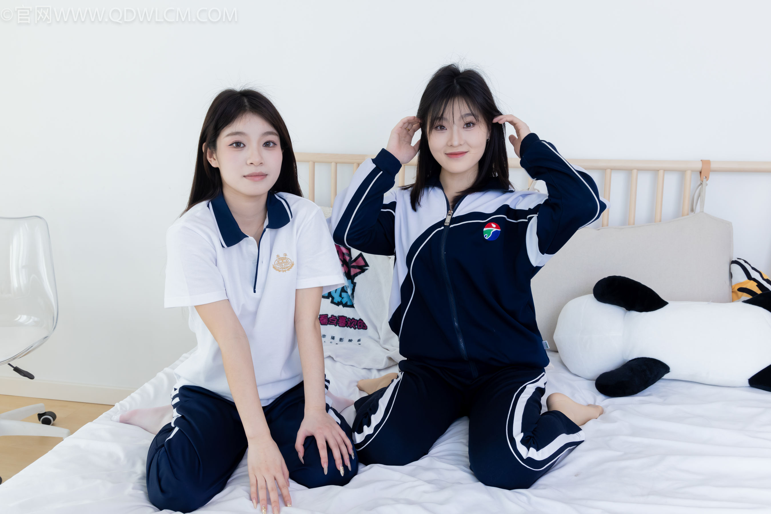 物恋传媒 No.2322 闪闪&青柠 - 帆布鞋、白棉袜、青柠薄肉丝、闪闪薄白丝/(168P)