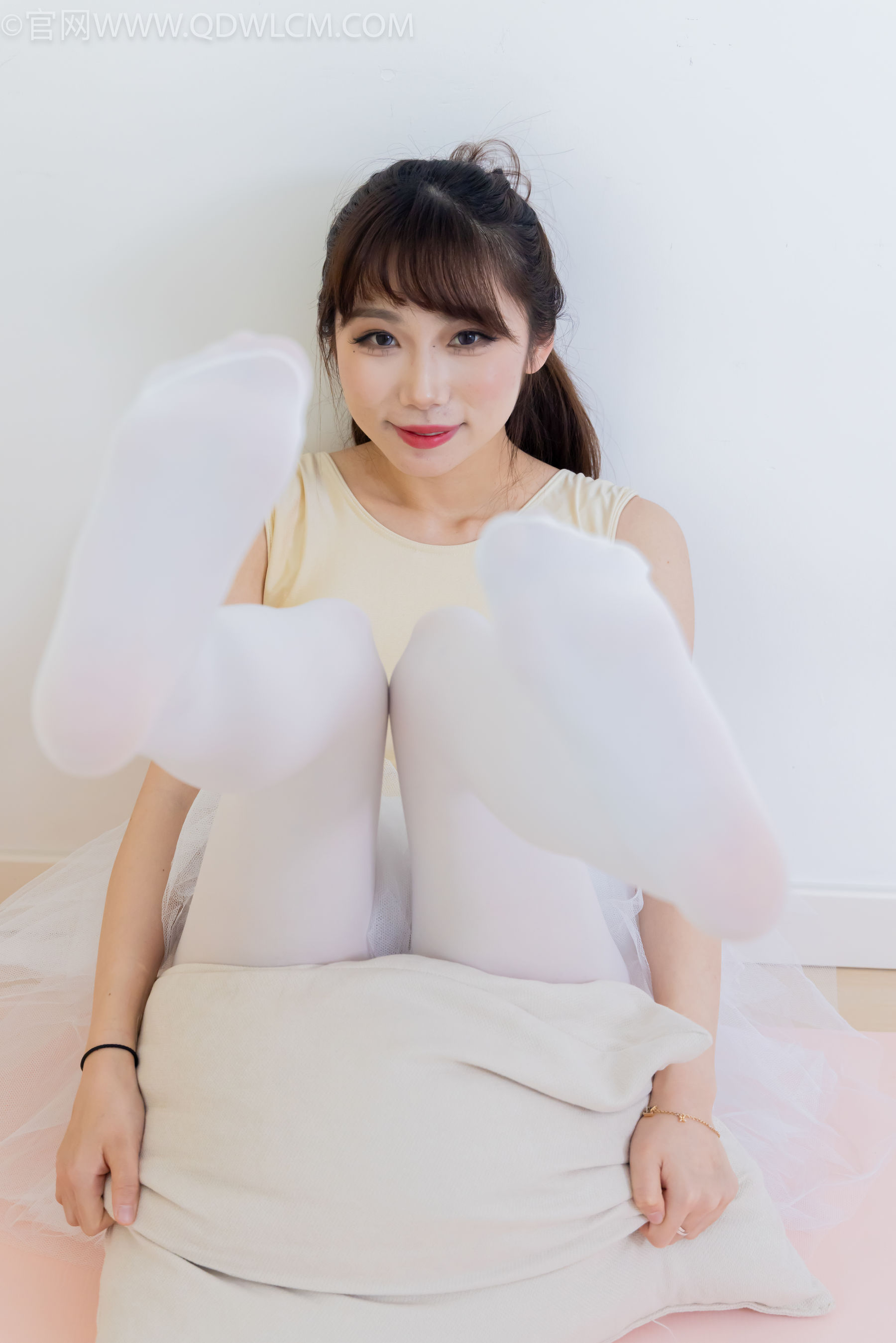 物恋传媒 No.2307 泡泡 - 芭蕾鞋、厚白丝、芭蕾动作、皮筋绑脚剧情/(166P)