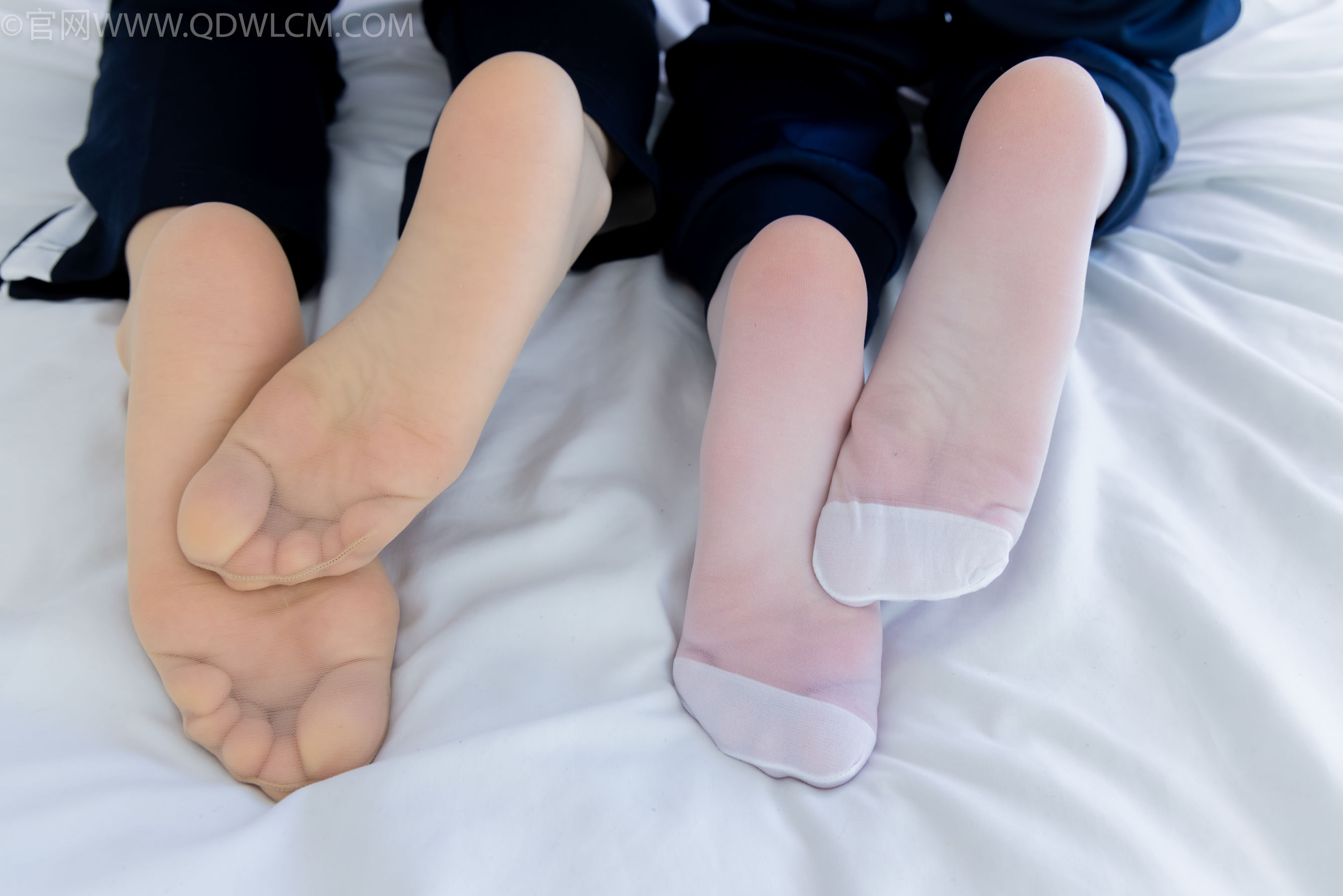 物恋传媒 No.2322 闪闪&青柠 - 帆布鞋、白棉袜、青柠薄肉丝、闪闪薄白丝/(168P)