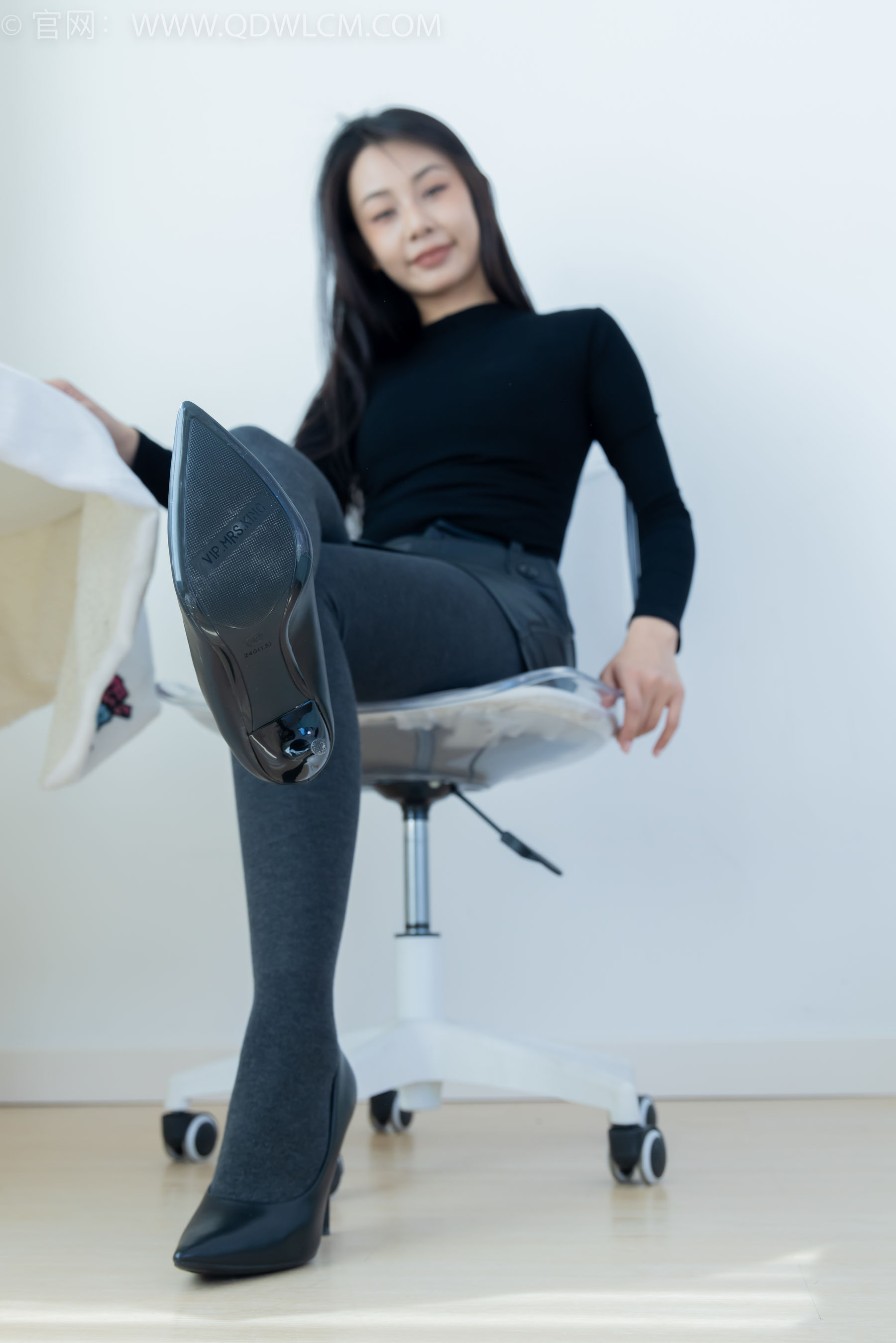 物恋传媒 No.2313 岚岚 - 高跟鞋、厚灰丝/(180P)