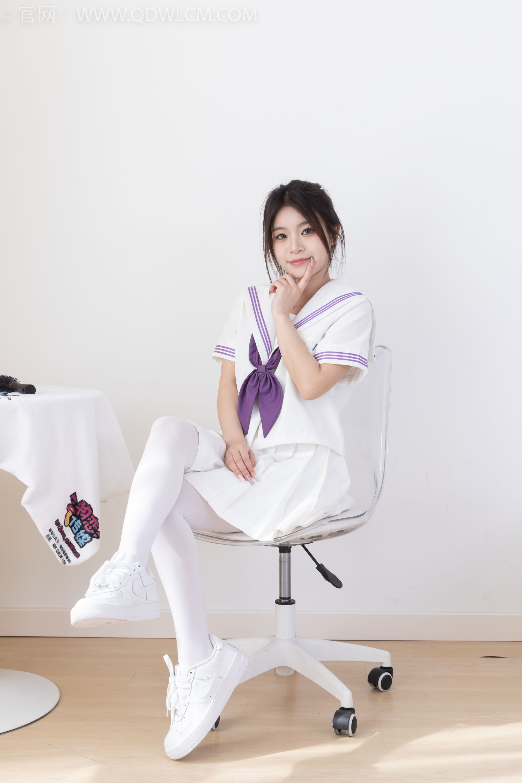 物恋传媒 No.2317 闪闪 - 板鞋、厚白丝、jk制服/(160P)