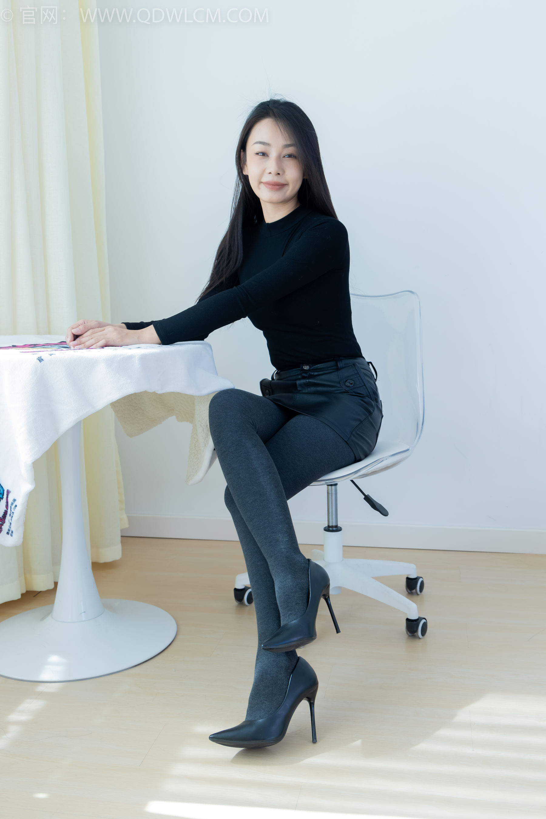 物恋传媒 No.2313 岚岚 - 高跟鞋、厚灰丝/(180P)