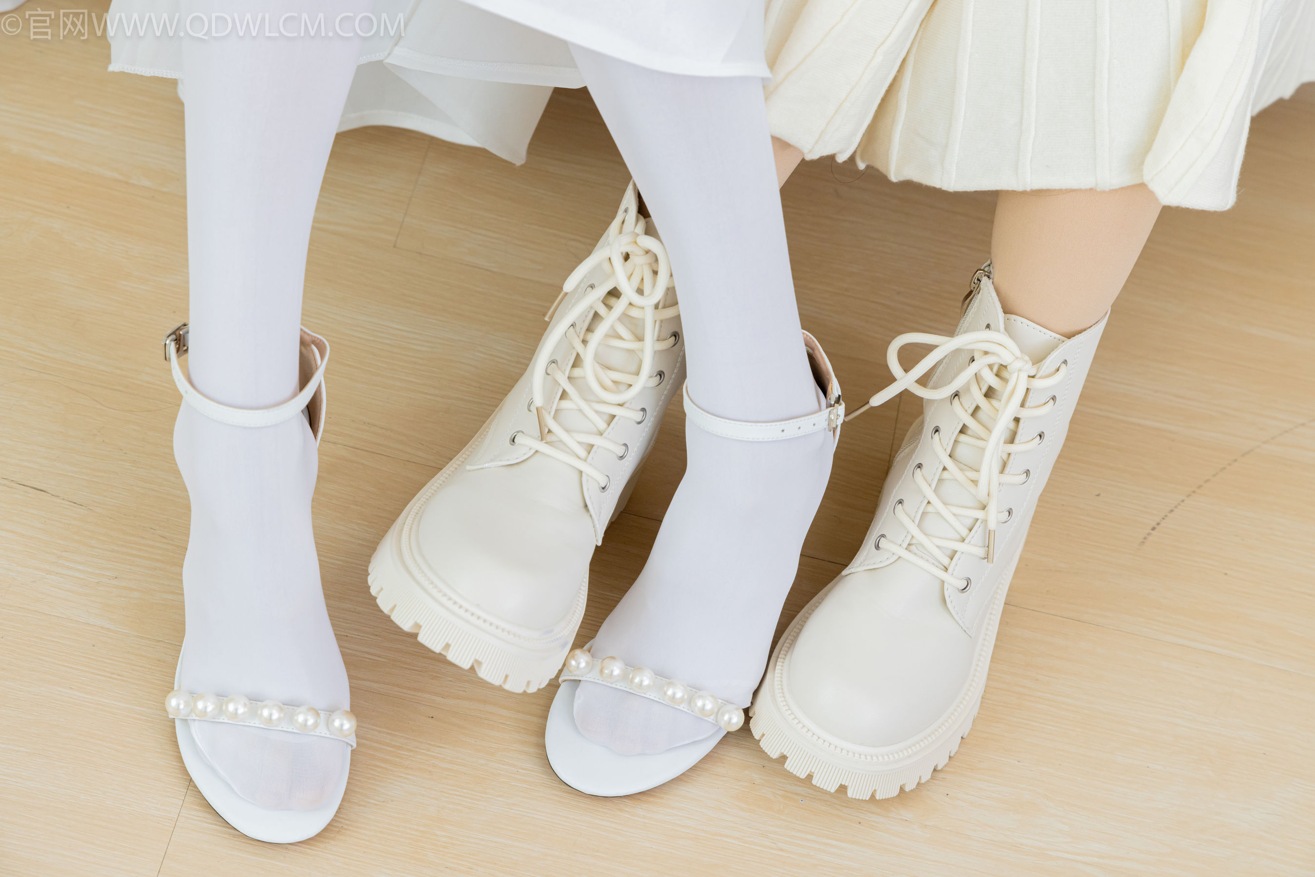 物恋传媒 No.2308 茯苓&欢欢 - 高跟鞋、马丁靴、厚白丝、厚肉丝、瑜伽动作、婚纱/(154P)