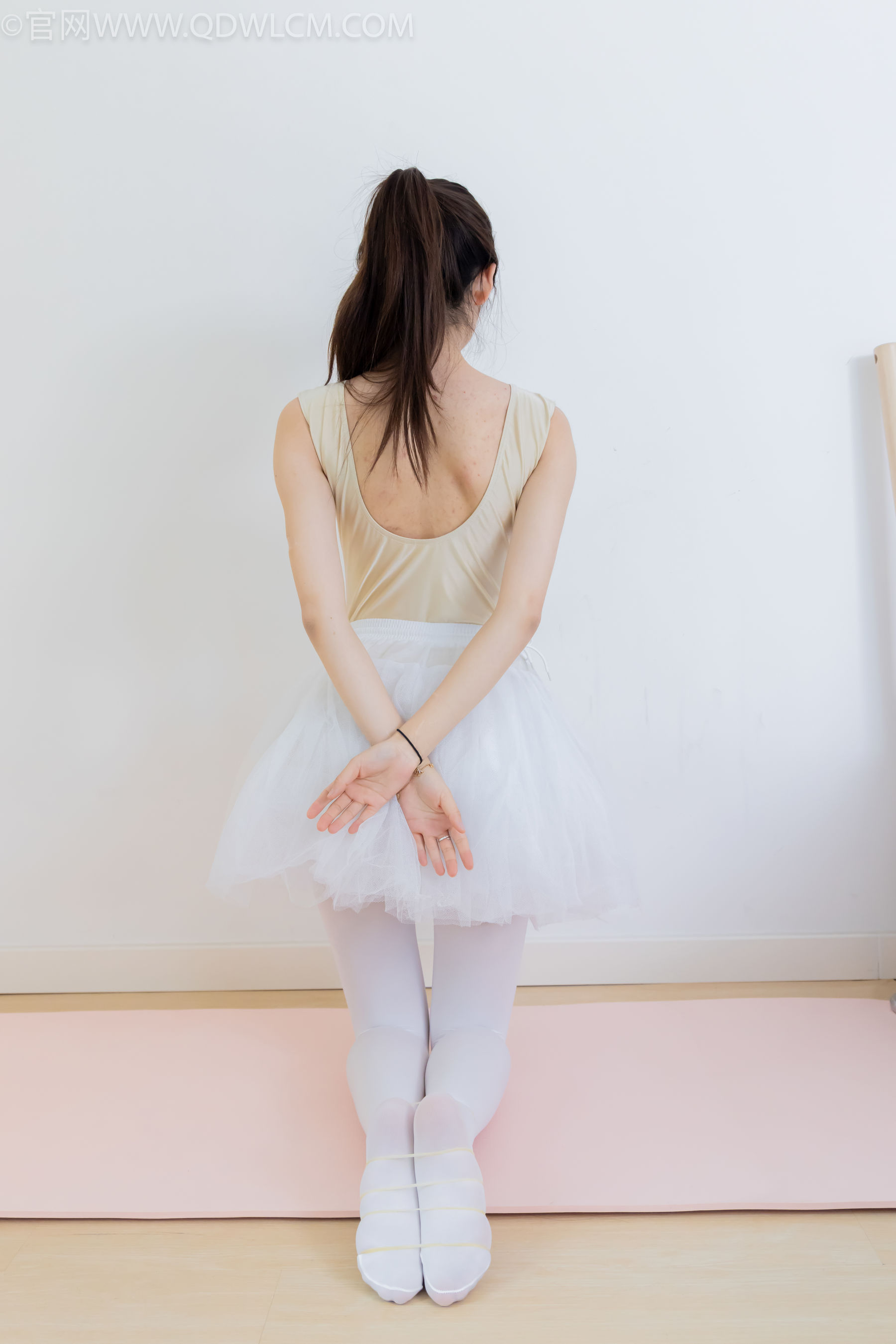 物恋传媒 No.2307 泡泡 - 芭蕾鞋、厚白丝、芭蕾动作、皮筋绑脚剧情/(166P)