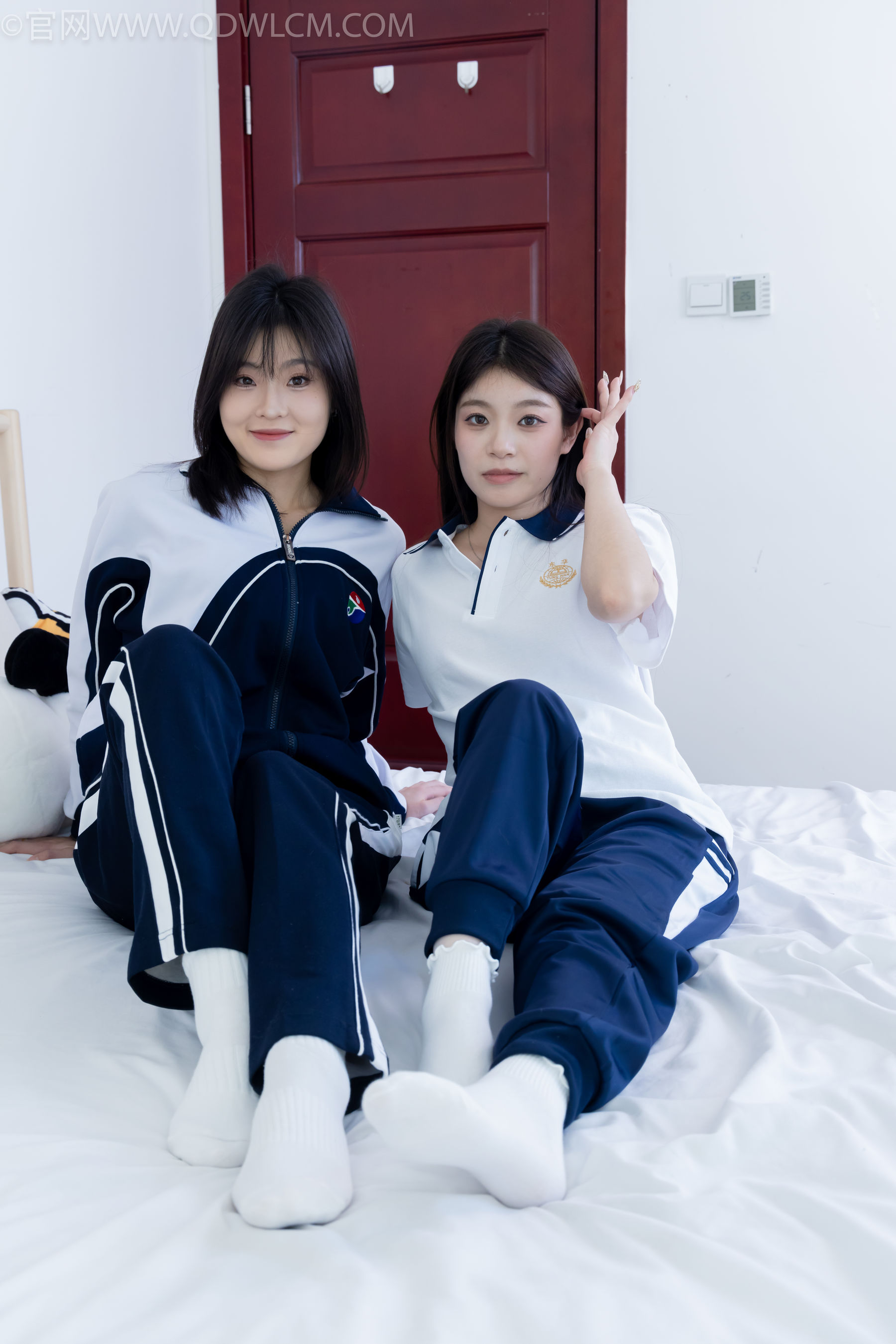 物恋传媒 No.2322 闪闪&青柠 - 帆布鞋、白棉袜、青柠薄肉丝、闪闪薄白丝/(168P)