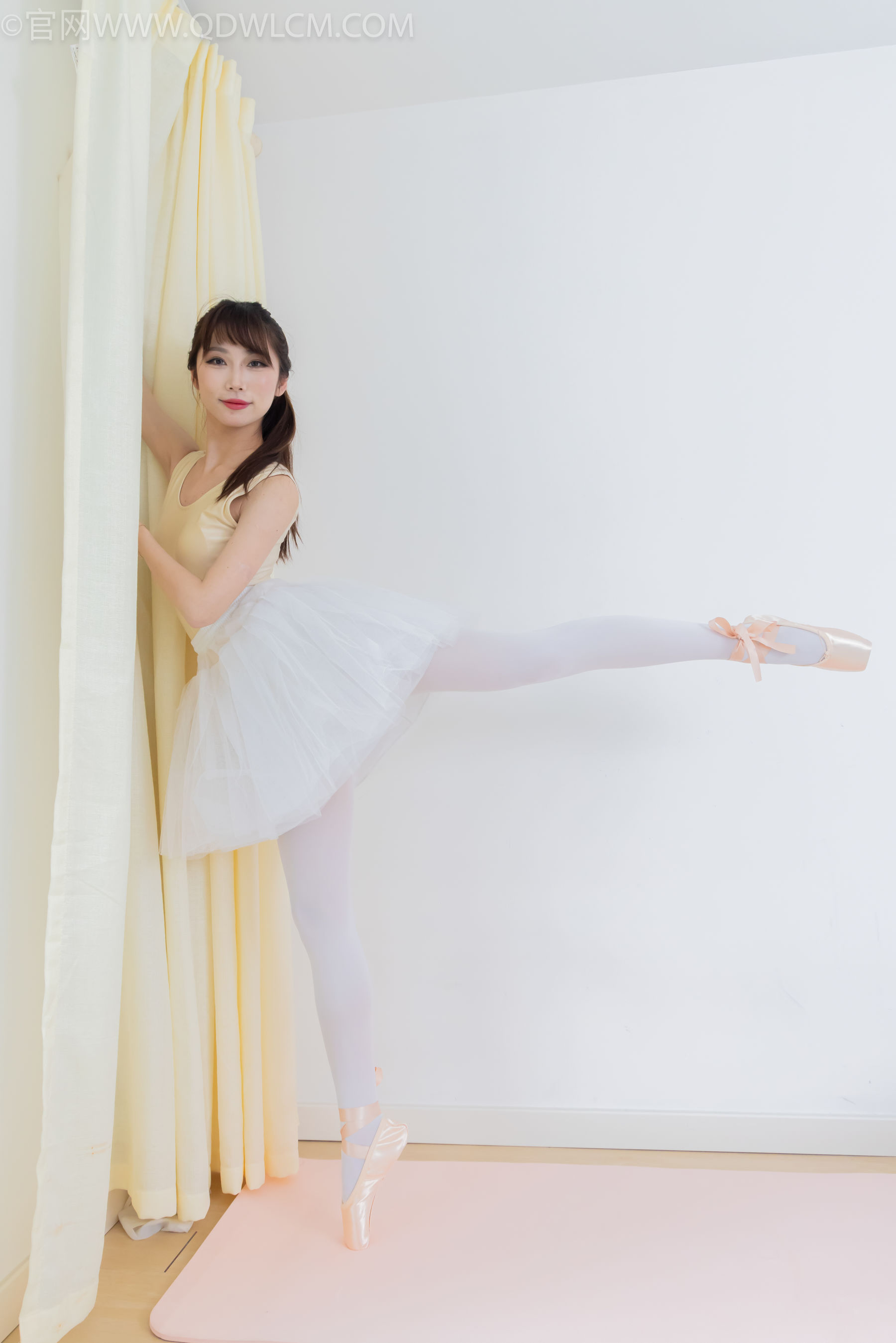 物恋传媒 No.2307 泡泡 - 芭蕾鞋、厚白丝、芭蕾动作、皮筋绑脚剧情/(166P)