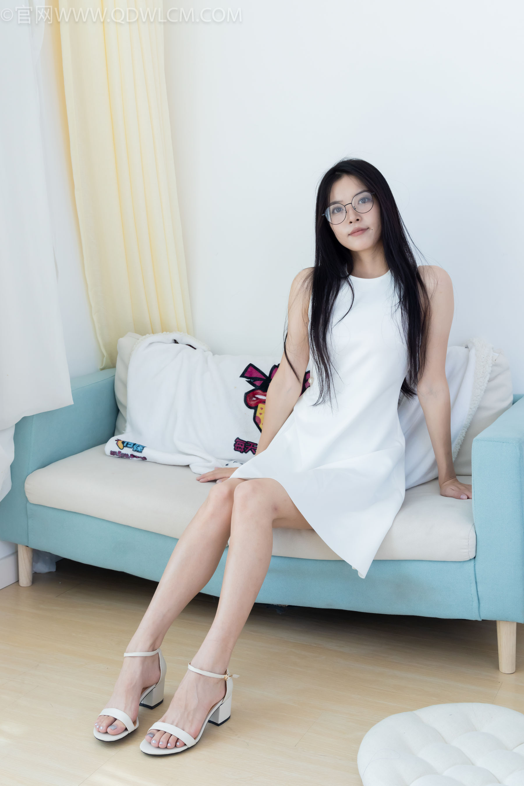 物恋传媒 No.2320 茯苓 - 凉鞋、薄肉丝、裸足、皮筋绑脚以及挠脚心剧情/(159P)