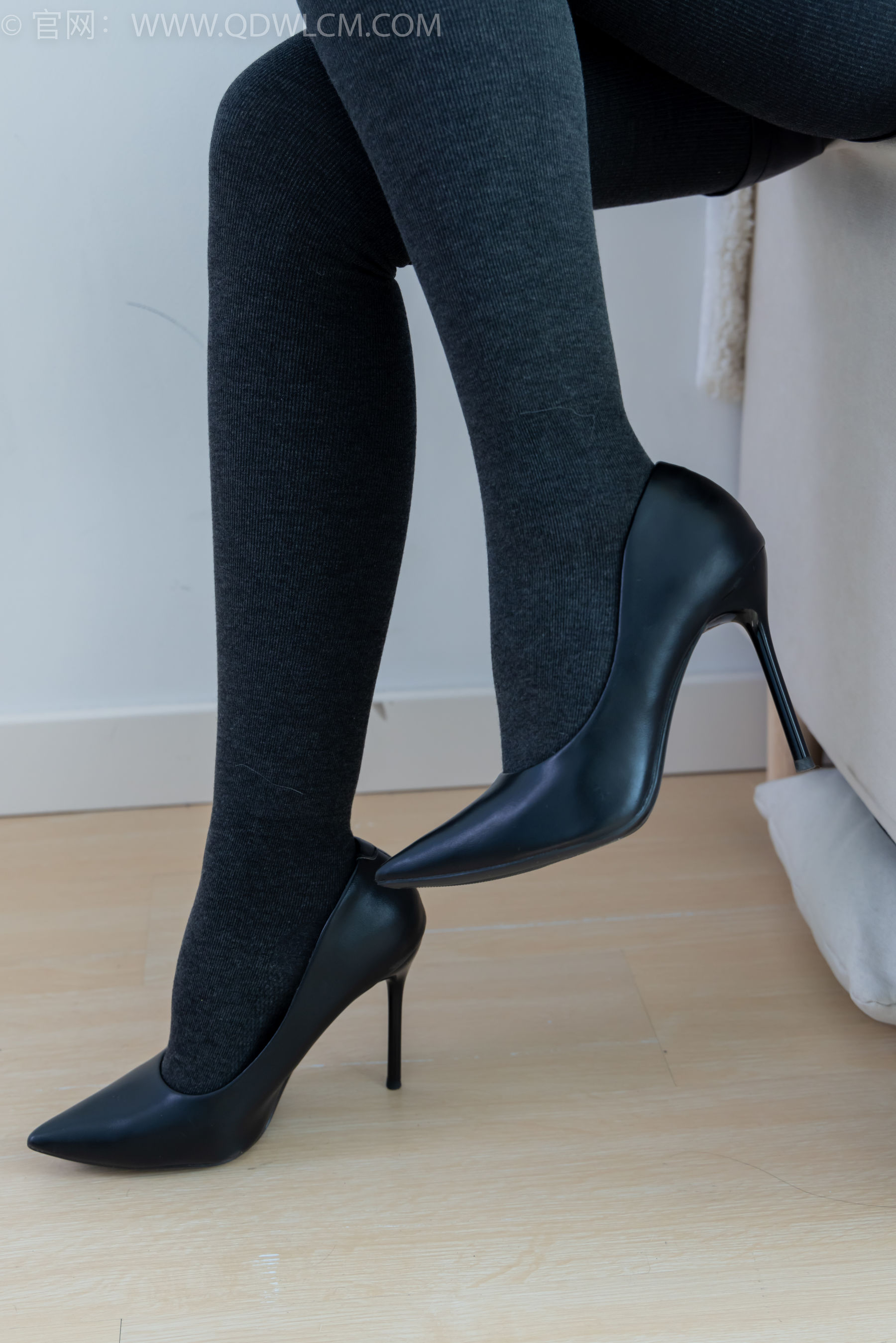 物恋传媒 No.2313 岚岚 - 高跟鞋、厚灰丝/(180P)