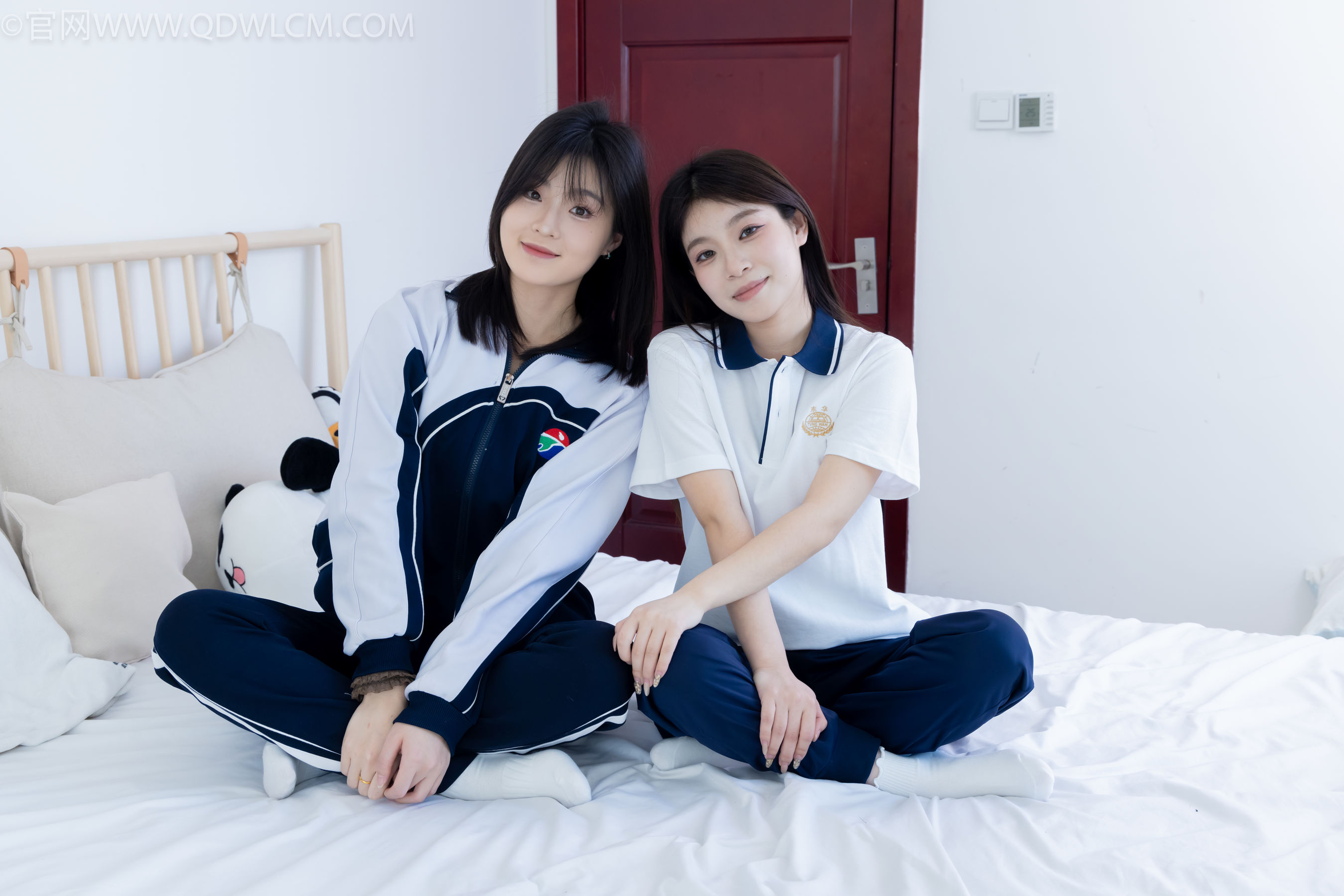 物恋传媒 No.2322 闪闪&青柠 - 帆布鞋、白棉袜、青柠薄肉丝、闪闪薄白丝/(168P)