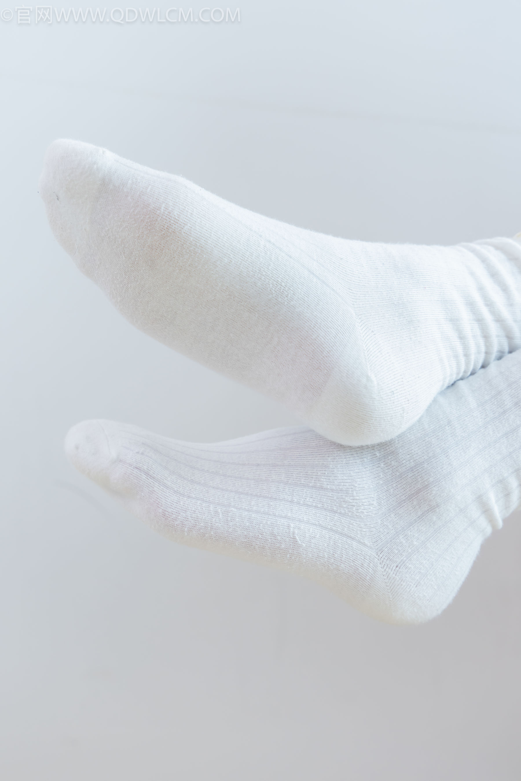 物恋传媒 No.2319 小左 - 帆布鞋、白棉袜、裸足/(155P)