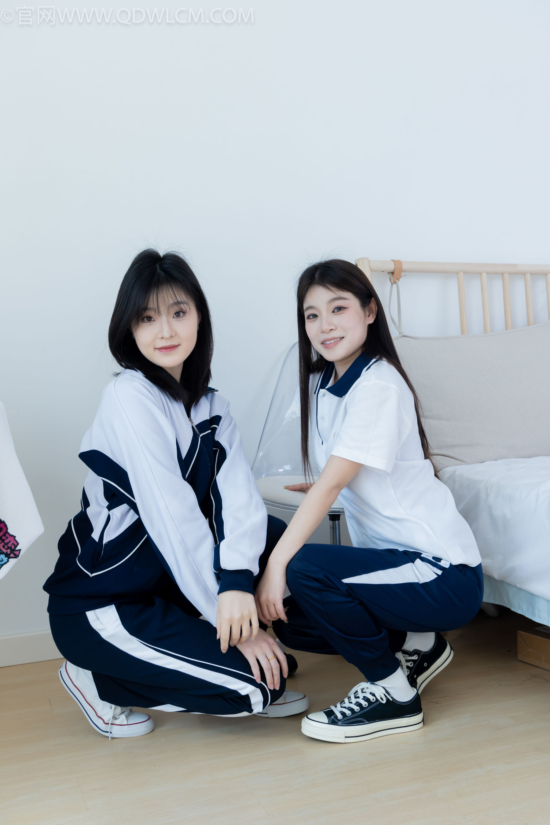 物恋传媒 No.2322 闪闪&青柠 - 帆布鞋、白棉袜、青柠薄肉丝、闪闪薄白丝/(168P)