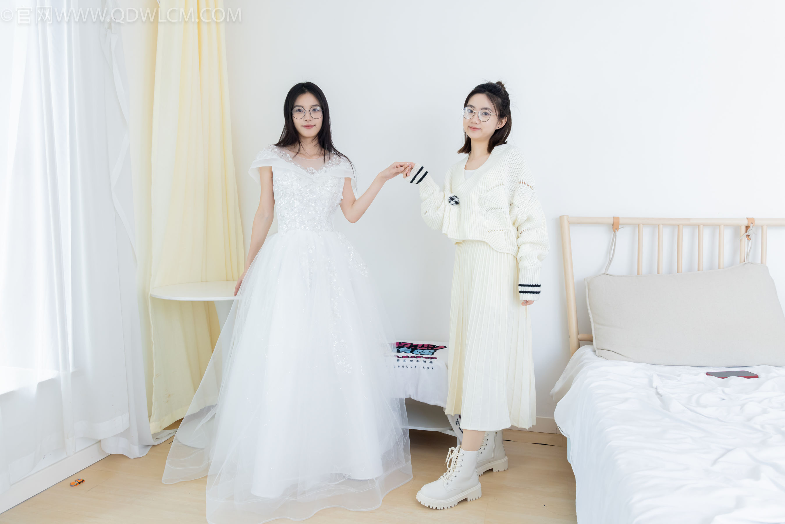 物恋传媒 No.2308 茯苓&欢欢 - 高跟鞋、马丁靴、厚白丝、厚肉丝、瑜伽动作、婚纱/(154P)