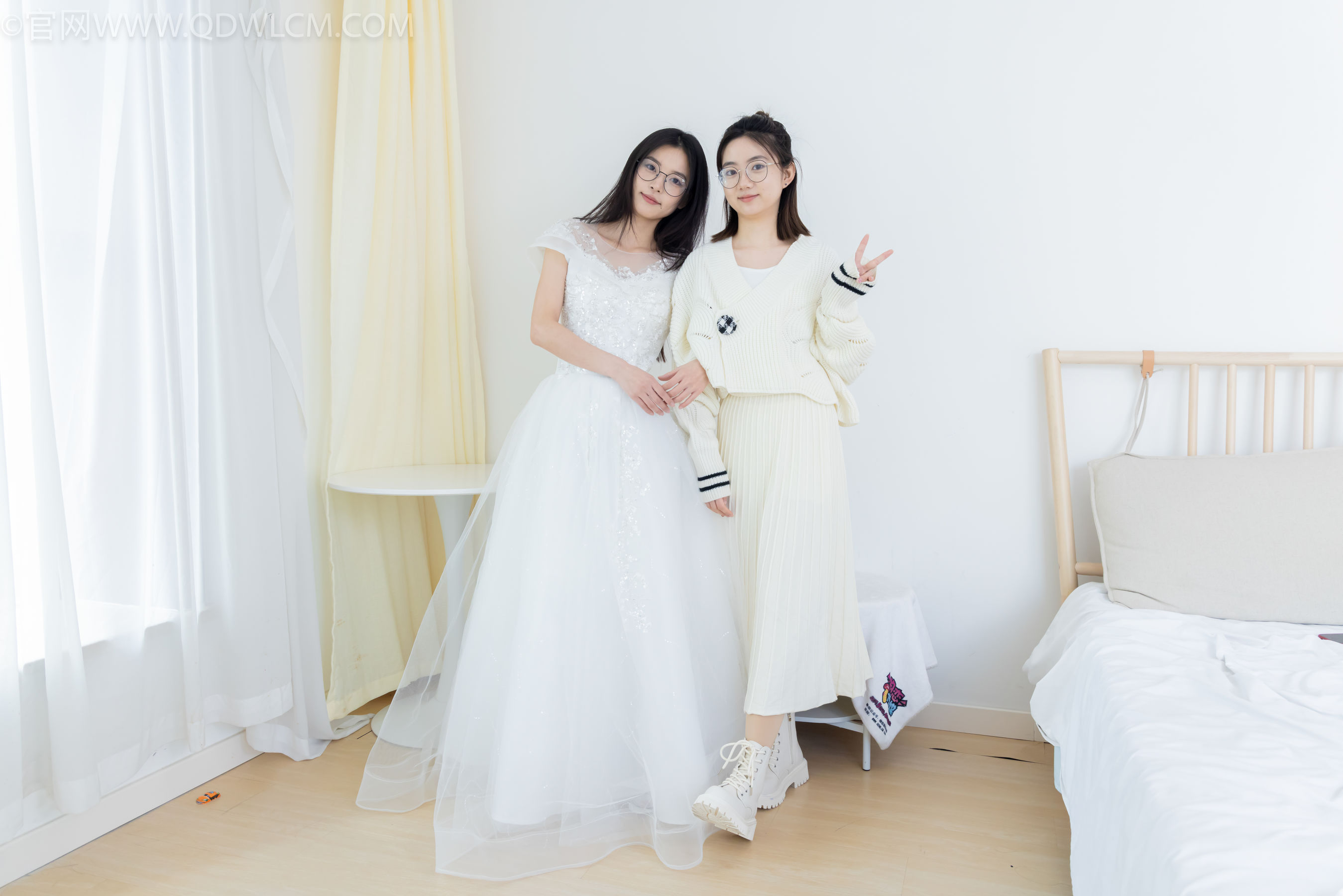 物恋传媒 No.2308 茯苓&欢欢 - 高跟鞋、马丁靴、厚白丝、厚肉丝、瑜伽动作、婚纱/(154P)