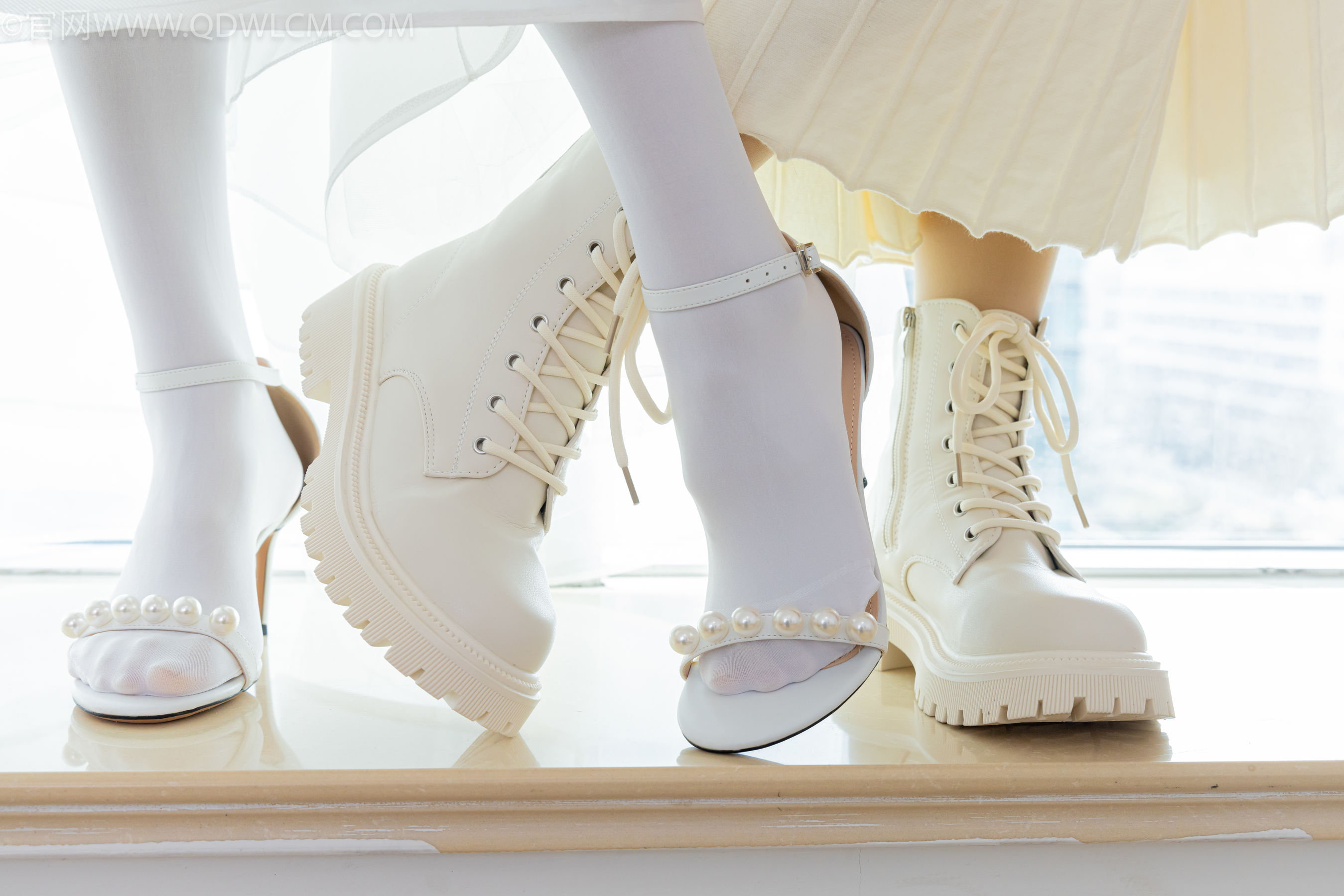 物恋传媒 No.2308 茯苓&欢欢 - 高跟鞋、马丁靴、厚白丝、厚肉丝、瑜伽动作、婚纱/(154P)