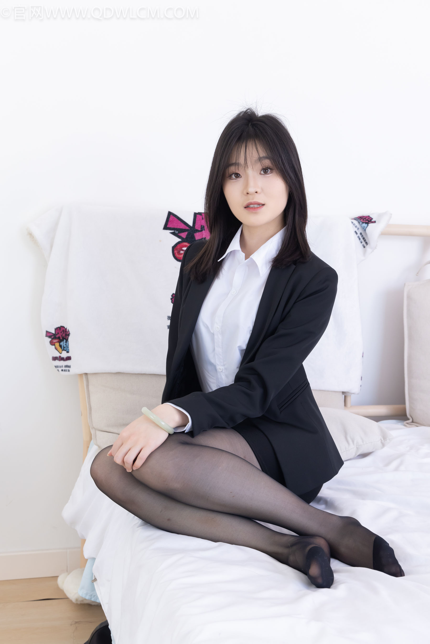 物恋传媒 No.2306 青柠 - 高跟长靴、薄黑丝、ol制服/(260P)