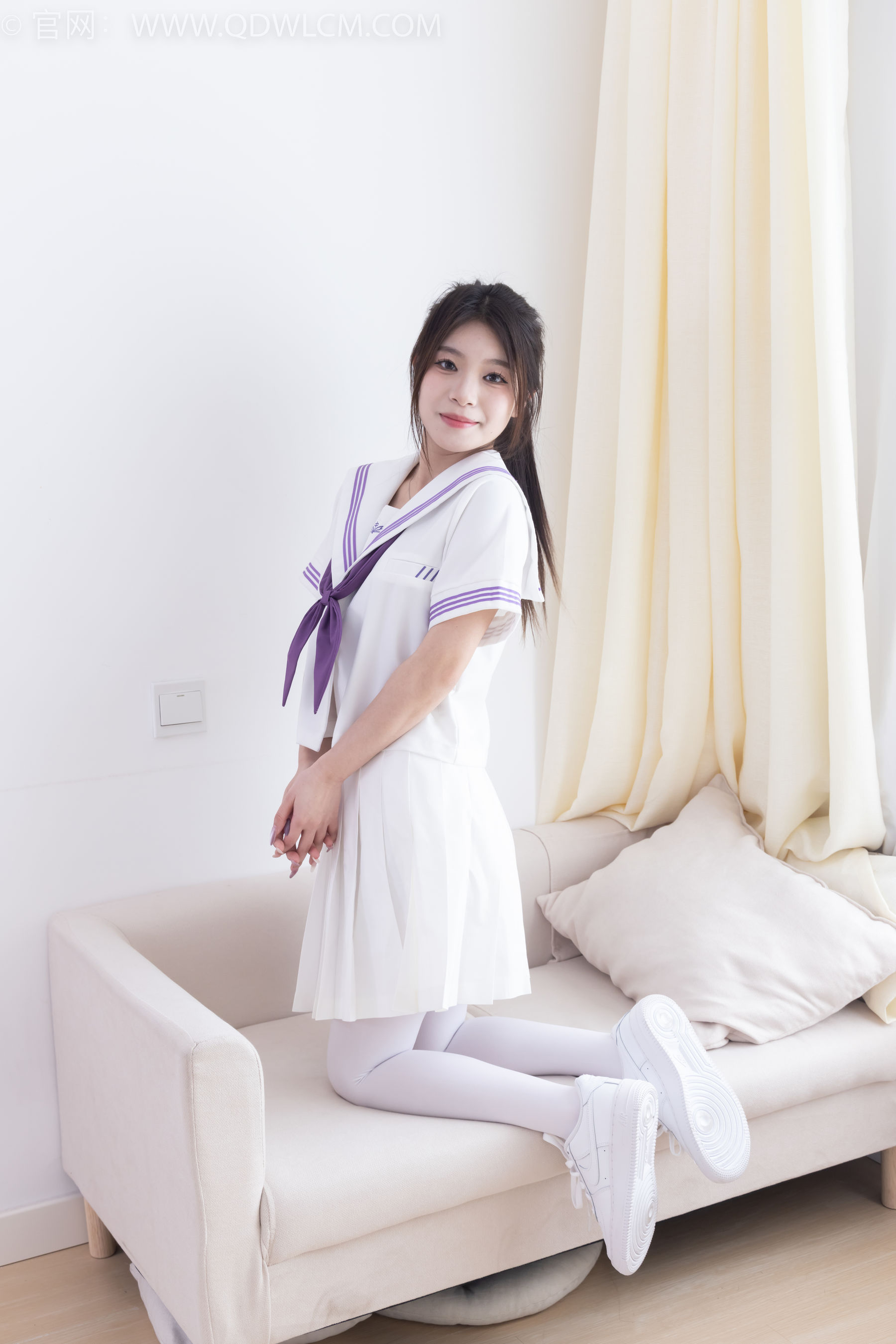 物恋传媒 No.2317 闪闪 - 板鞋、厚白丝、jk制服/(160P)