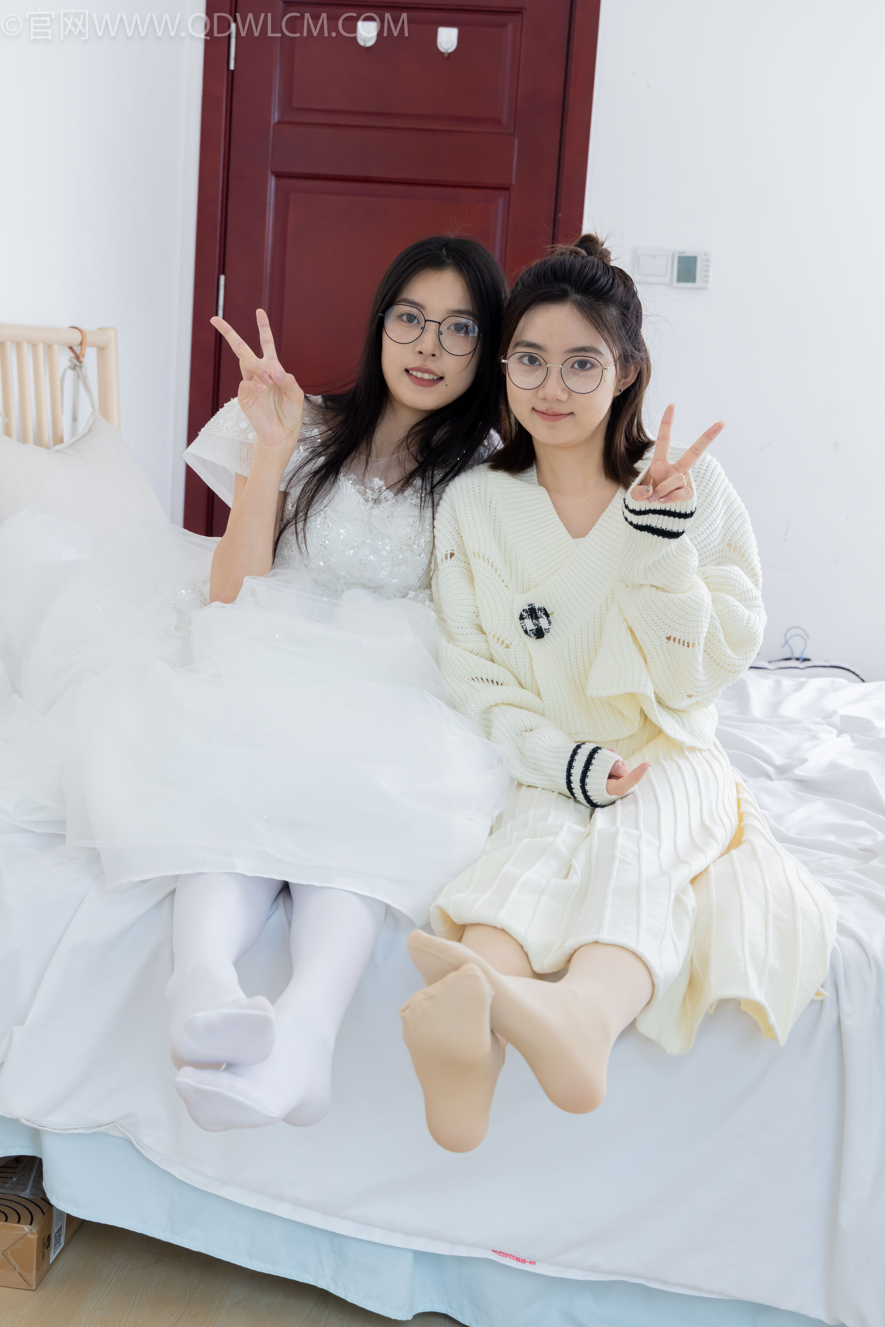 物恋传媒 No.2308 茯苓&欢欢 - 高跟鞋、马丁靴、厚白丝、厚肉丝、瑜伽动作、婚纱/(154P)