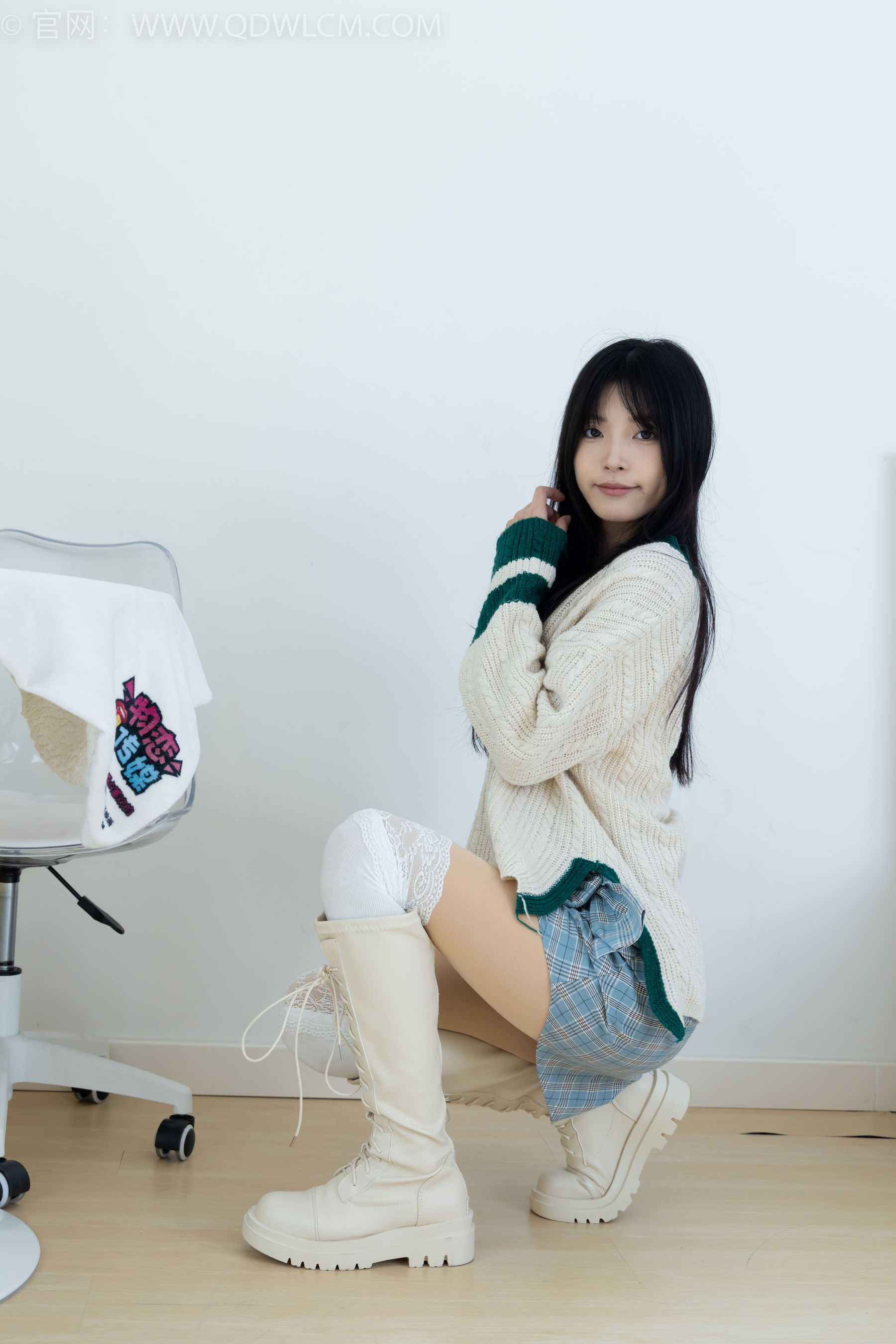 物恋传媒 No.2312 茯苓 - 长靴、过膝白棉袜、厚肉丝/(160P)