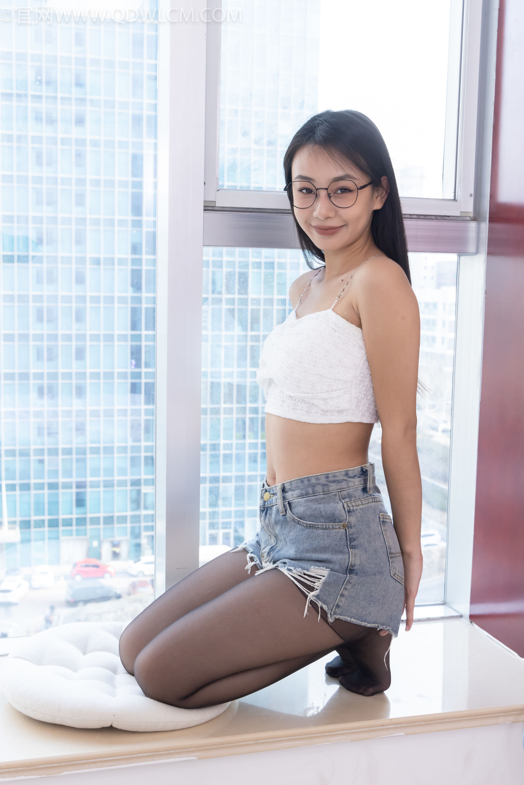 物恋传媒 No.2310 岚岚 - 两双高跟凉鞋、薄白丝、薄黑丝、裸足/(170P)