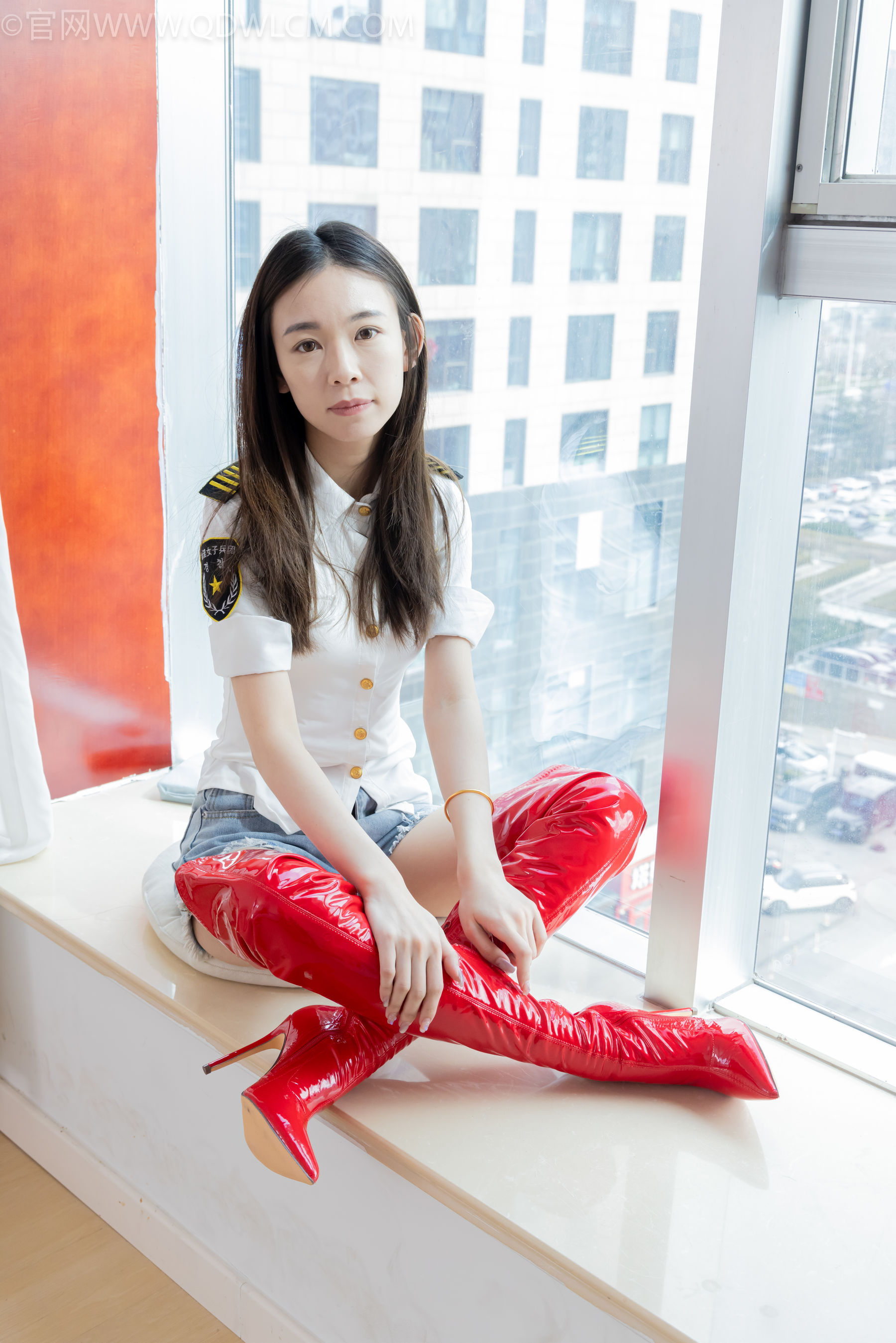 物恋传媒 No.2309 婷婷 - 高跟长靴、白棉袜、裸足/(173P)