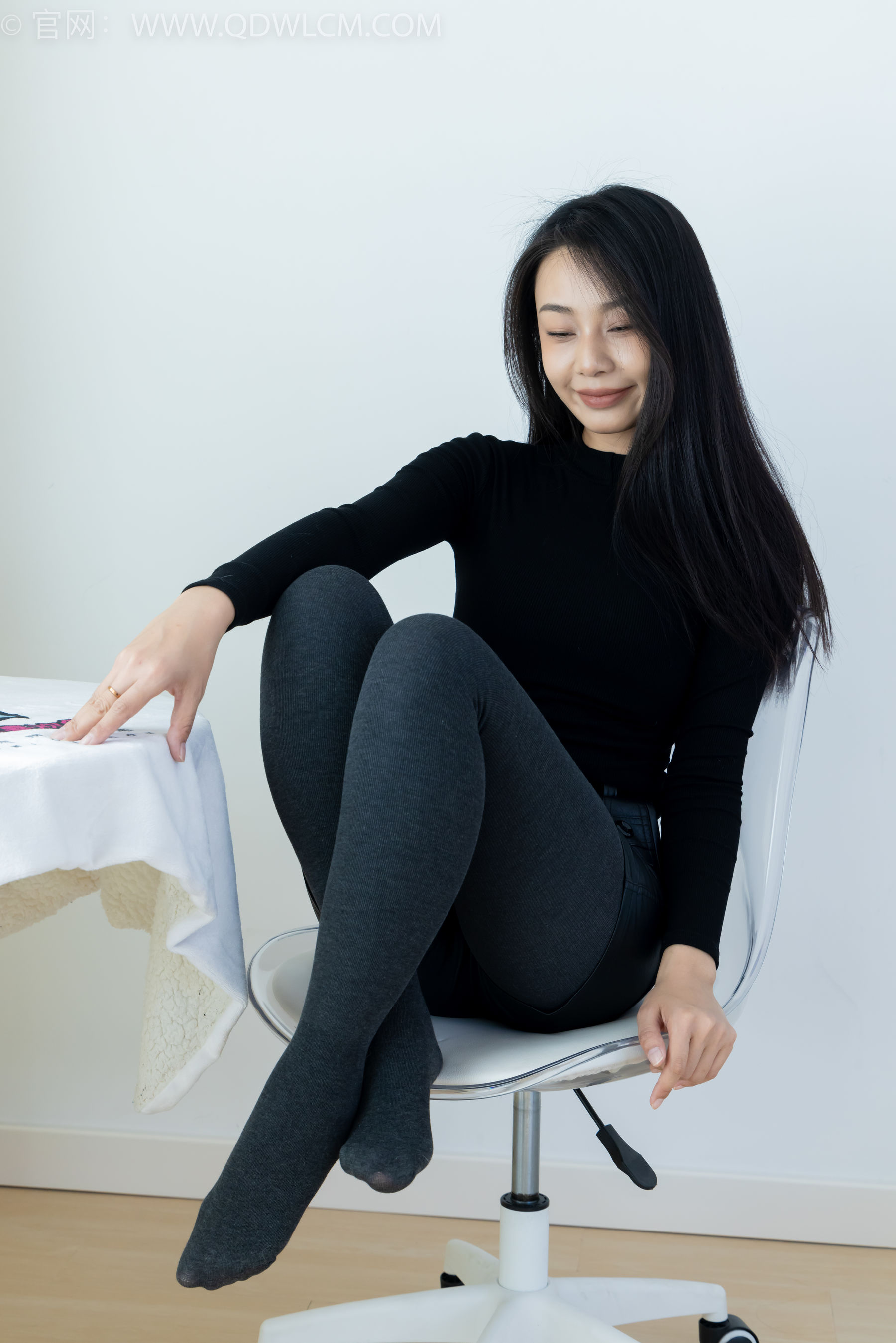 物恋传媒 No.2313 岚岚 - 高跟鞋、厚灰丝/(180P)