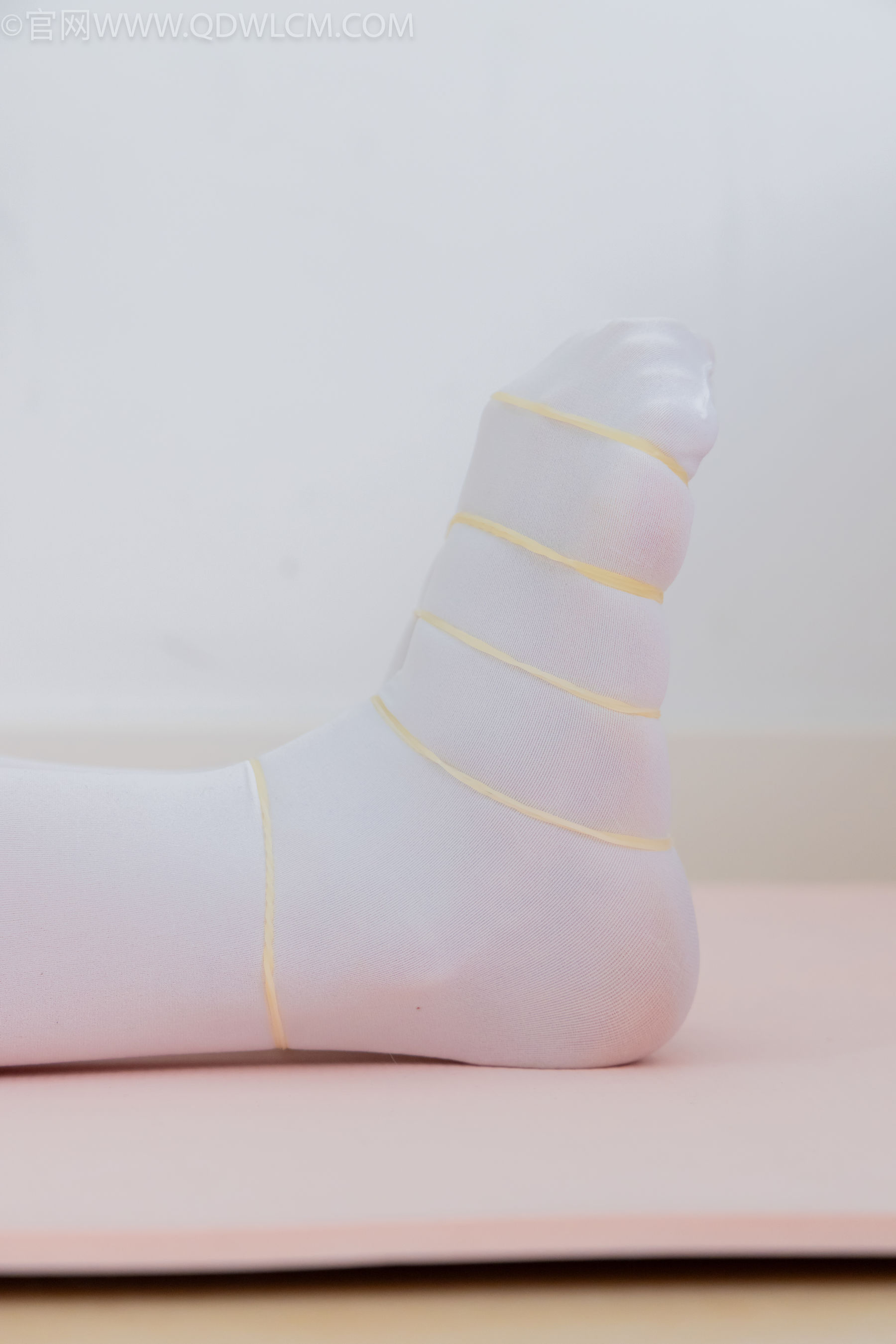 物恋传媒 No.2307 泡泡 - 芭蕾鞋、厚白丝、芭蕾动作、皮筋绑脚剧情/(166P)