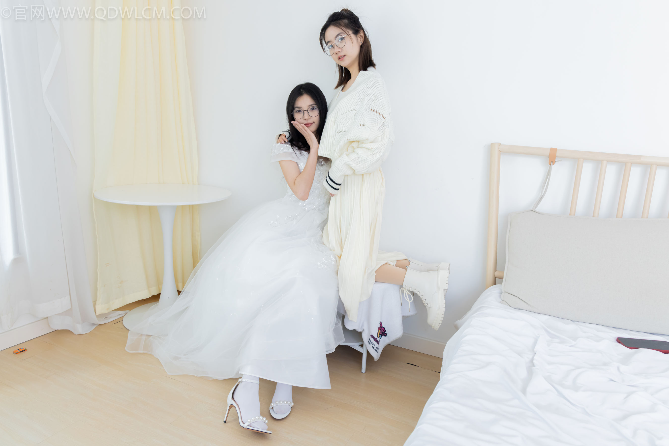 物恋传媒 No.2308 茯苓&欢欢 - 高跟鞋、马丁靴、厚白丝、厚肉丝、瑜伽动作、婚纱/(154P)